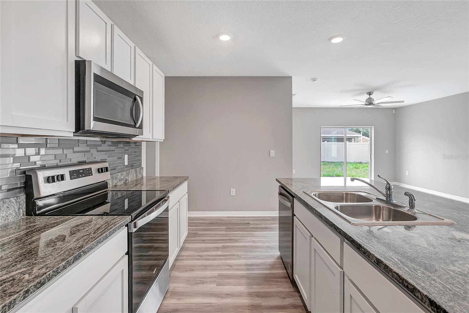 Single Family Residence at 17038 WAVE TRESSLE PL, WIMAUMA, photo 17 of 47