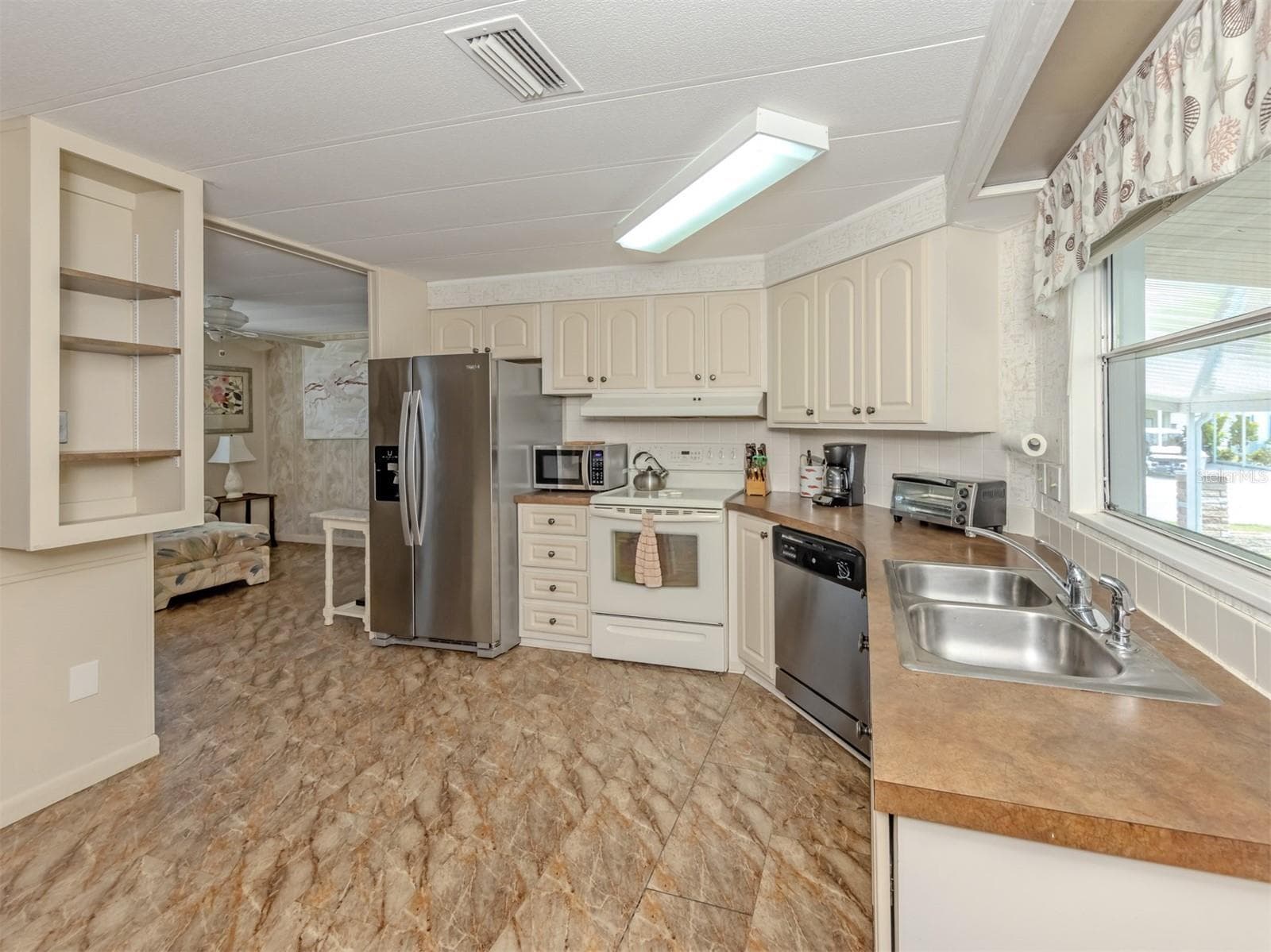 Kitchen - 132 MARTINIQUE RD, NORTH PORT