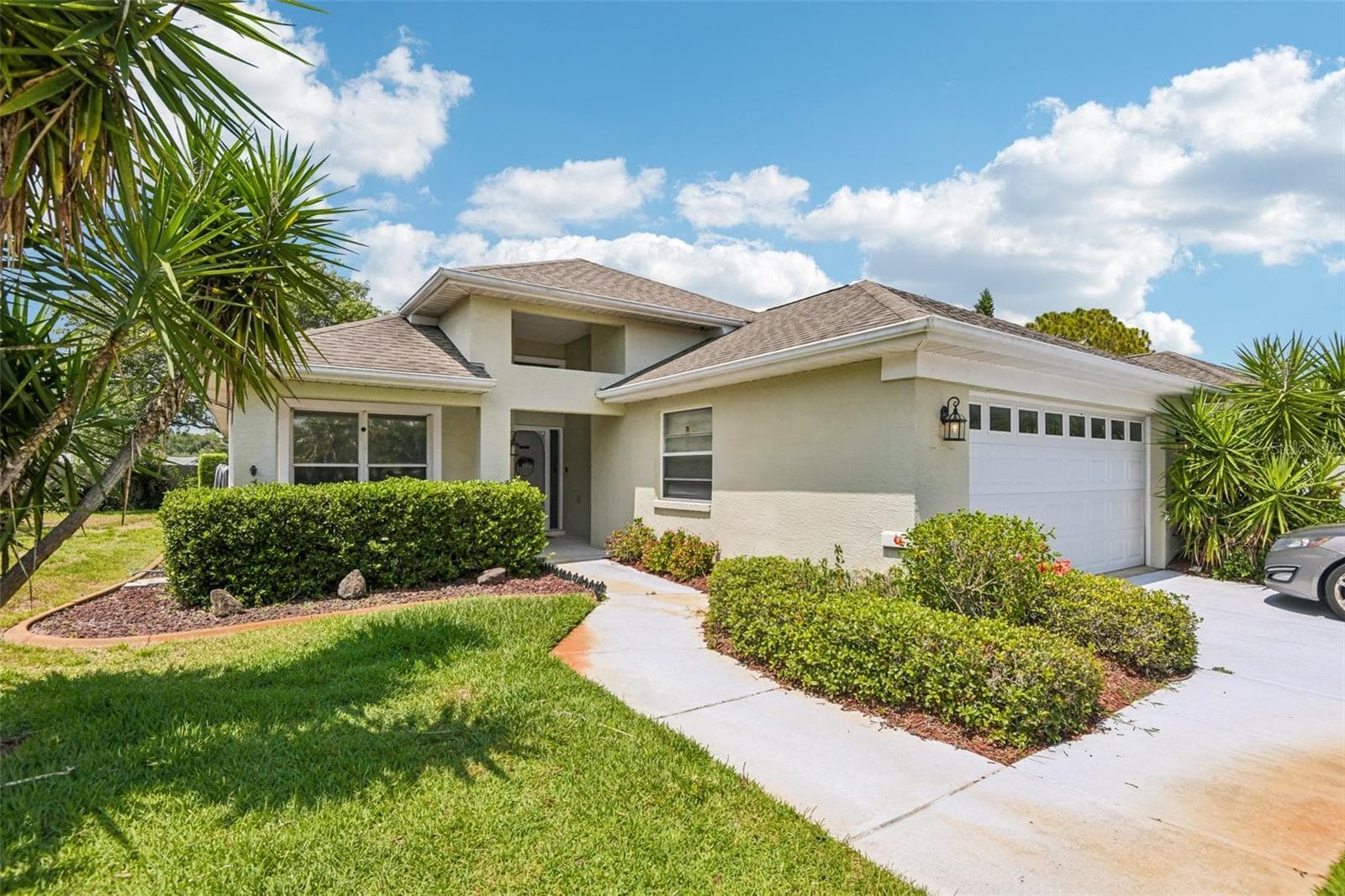 Wyndtree is known for its mature landscaping, peaceful atmosphere and convenient location - 1129 DALESIDE LN, NEW PORT RICHEY