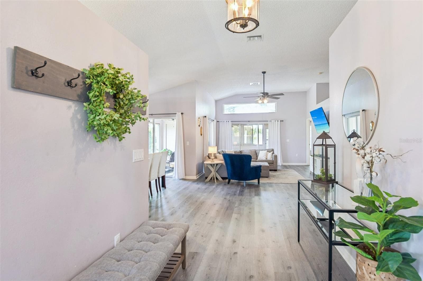 Vaulted ceilings and over 1,800 square feet of living space - 1129 DALESIDE LN, NEW PORT RICHEY
