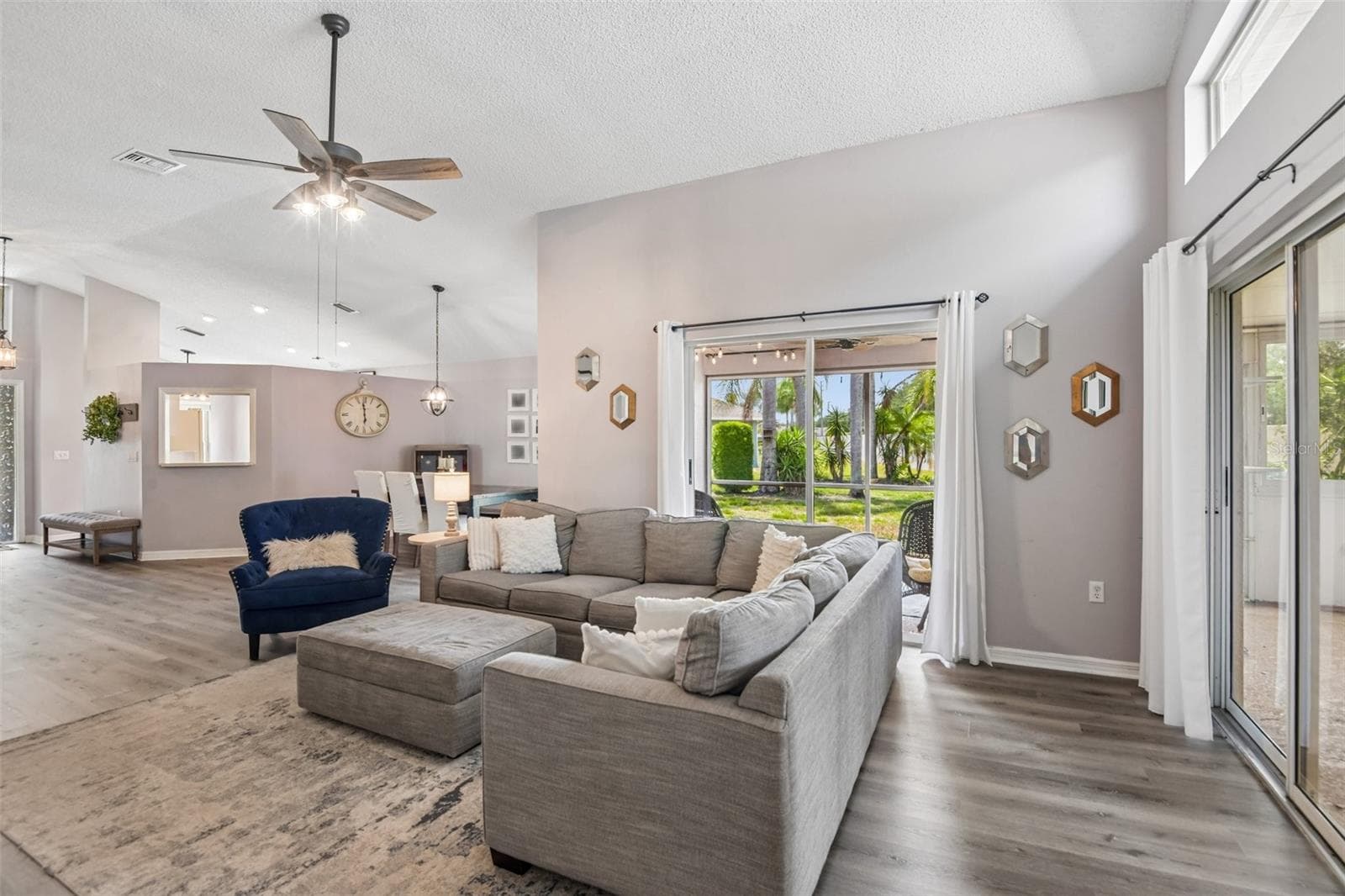 Indoor/outdoor living - 1129 DALESIDE LN, NEW PORT RICHEY