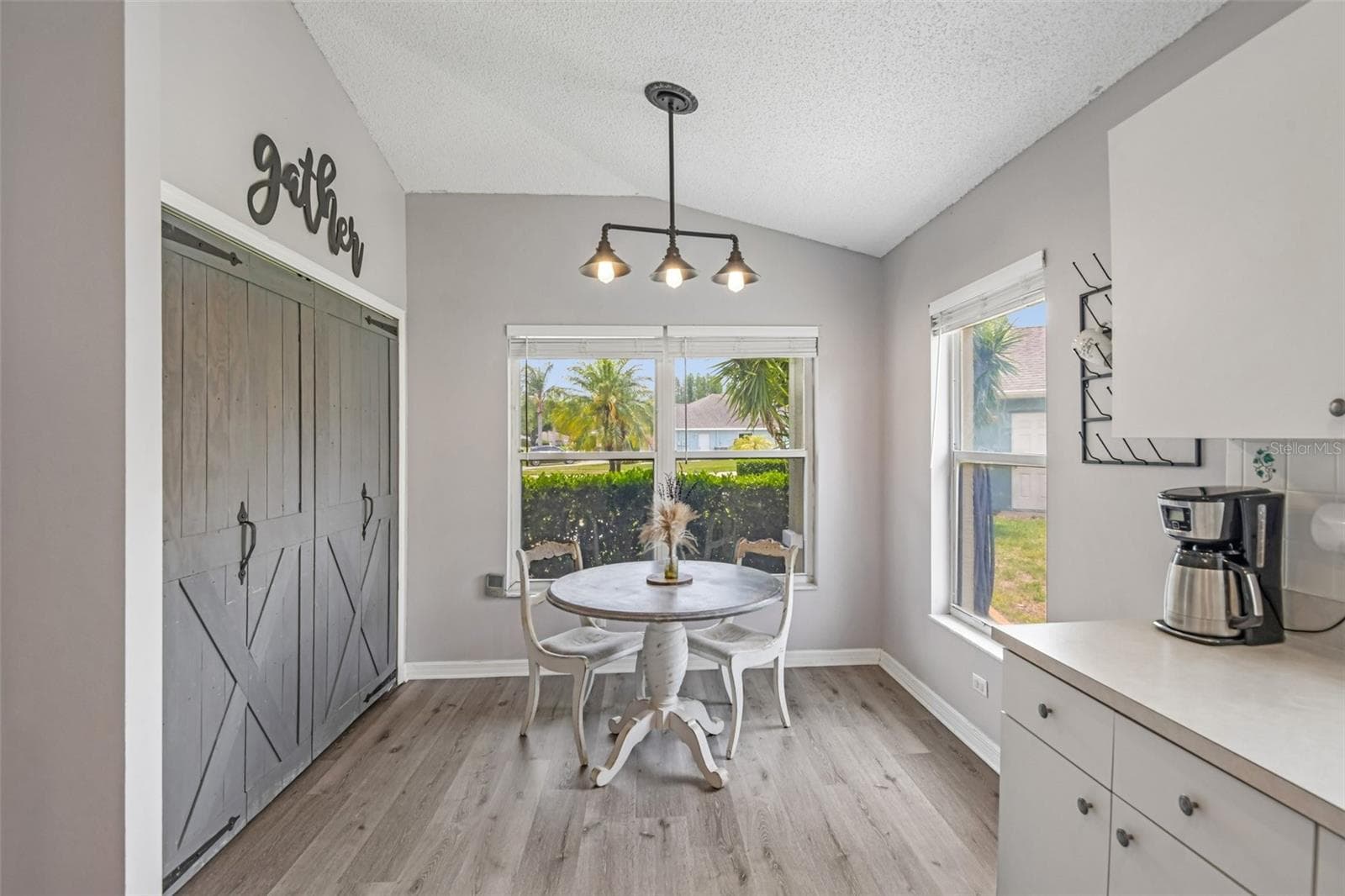 Eat-in kitchen and large pantry - 1129 DALESIDE LN, NEW PORT RICHEY