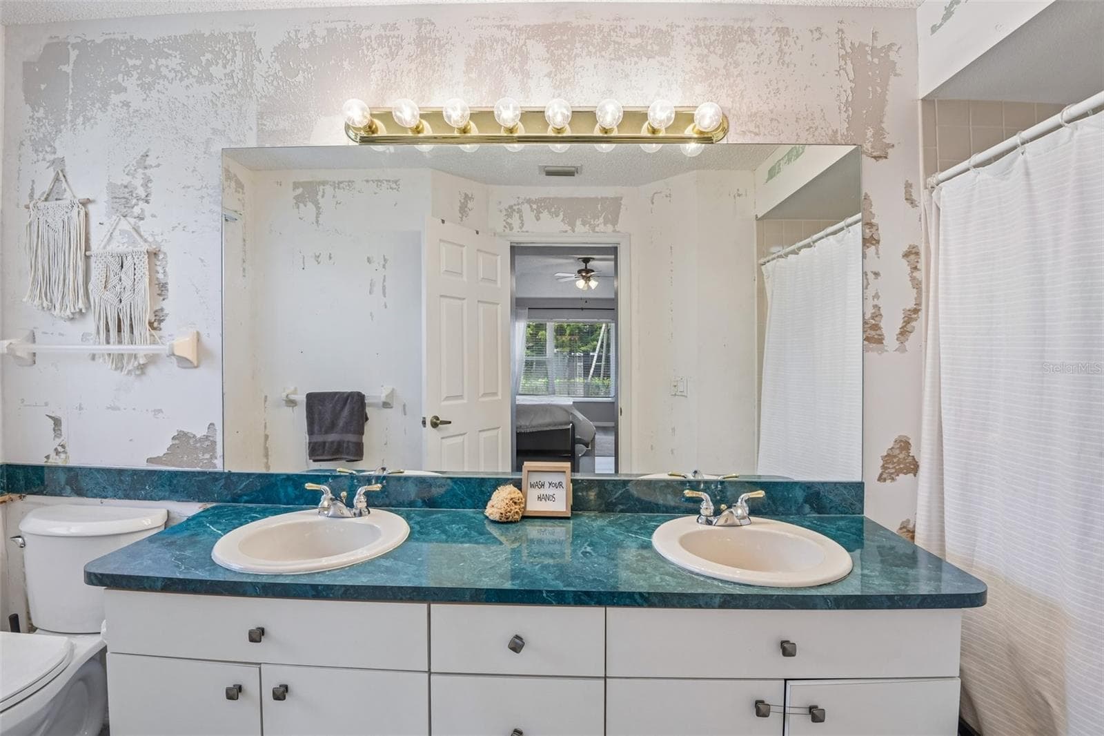 Primary bath is a blank canvas for your vision - 1129 DALESIDE LN, NEW PORT RICHEY