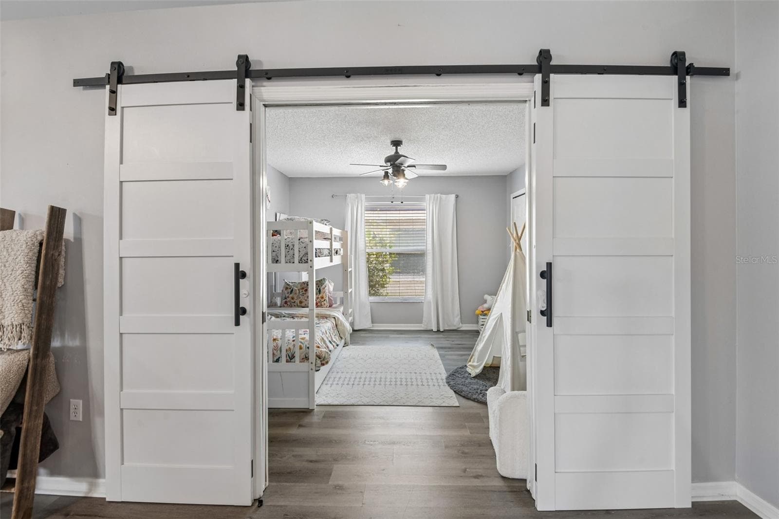 Stylish double barn doors - 1129 DALESIDE LN, NEW PORT RICHEY