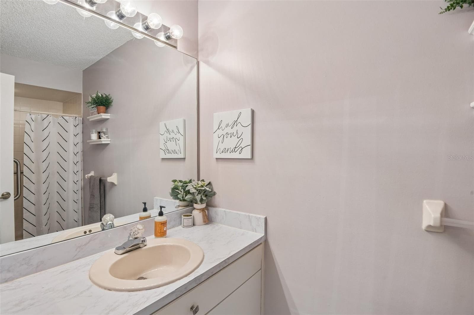 Guest bath - 1129 DALESIDE LN, NEW PORT RICHEY