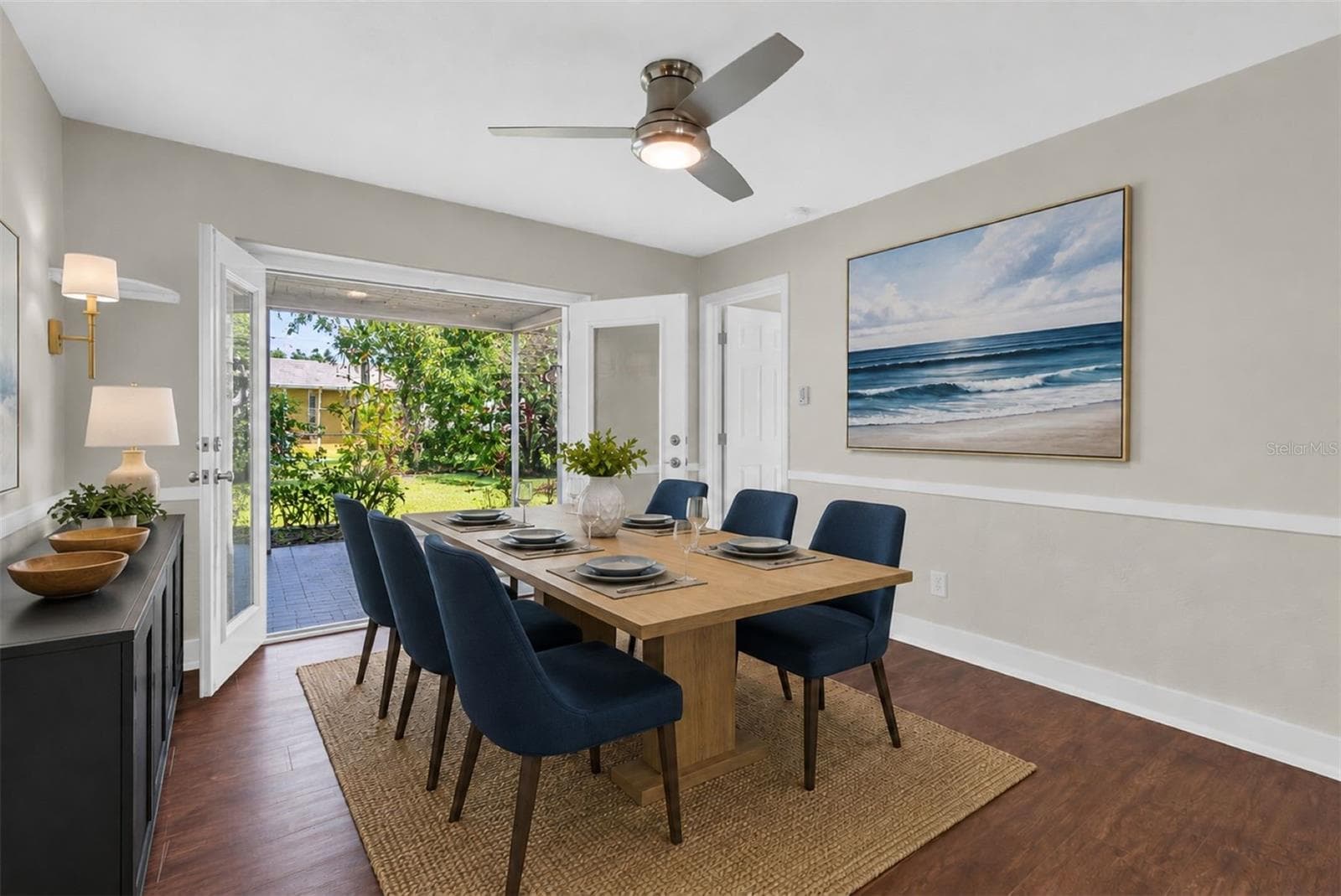 Double doors create seamless indoor-outdoor living - 6212 20TH ST S, ST PETERSBURG