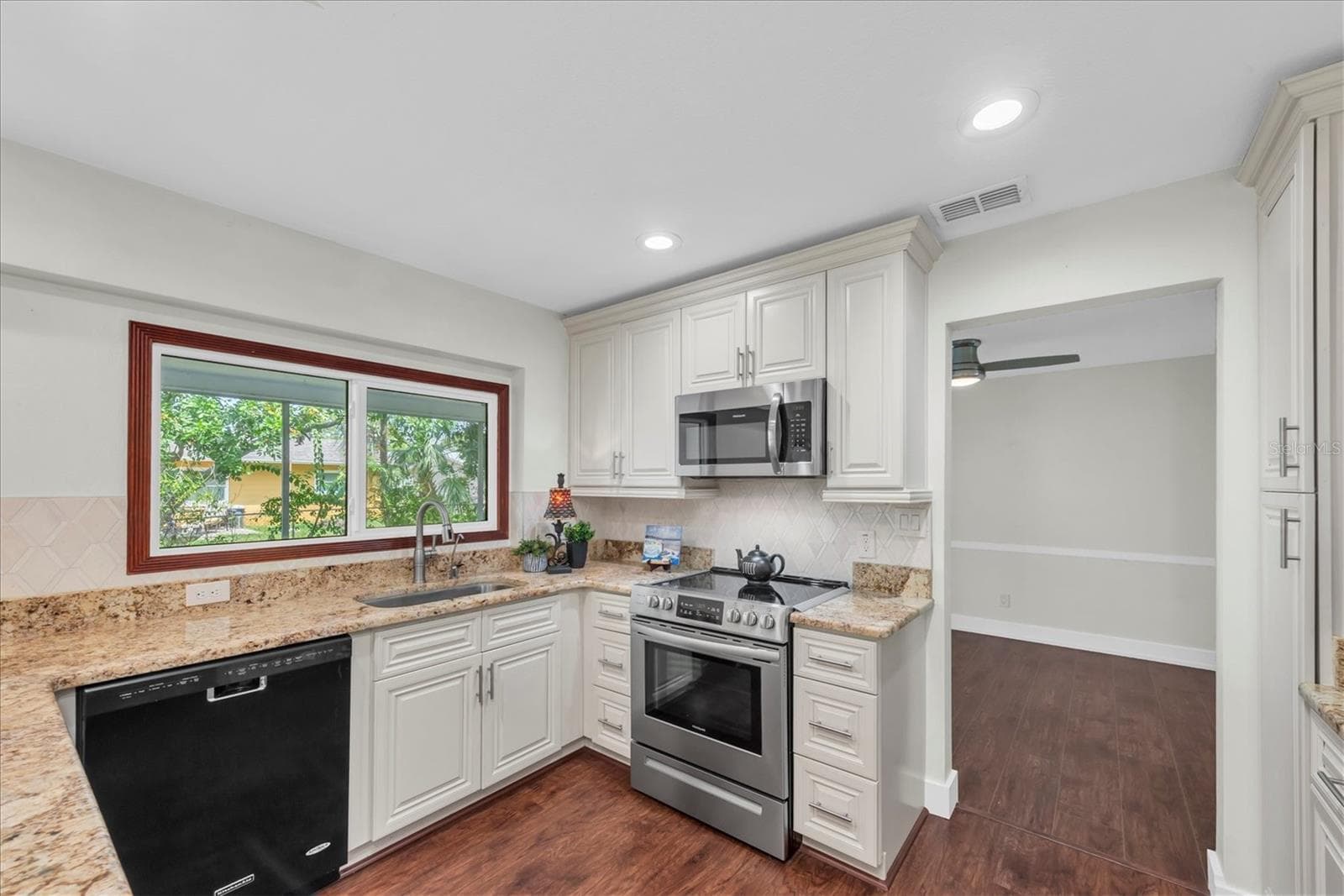 Single Family Residence at 6212 20TH ST S, ST PETERSBURG, photo 9 of 60