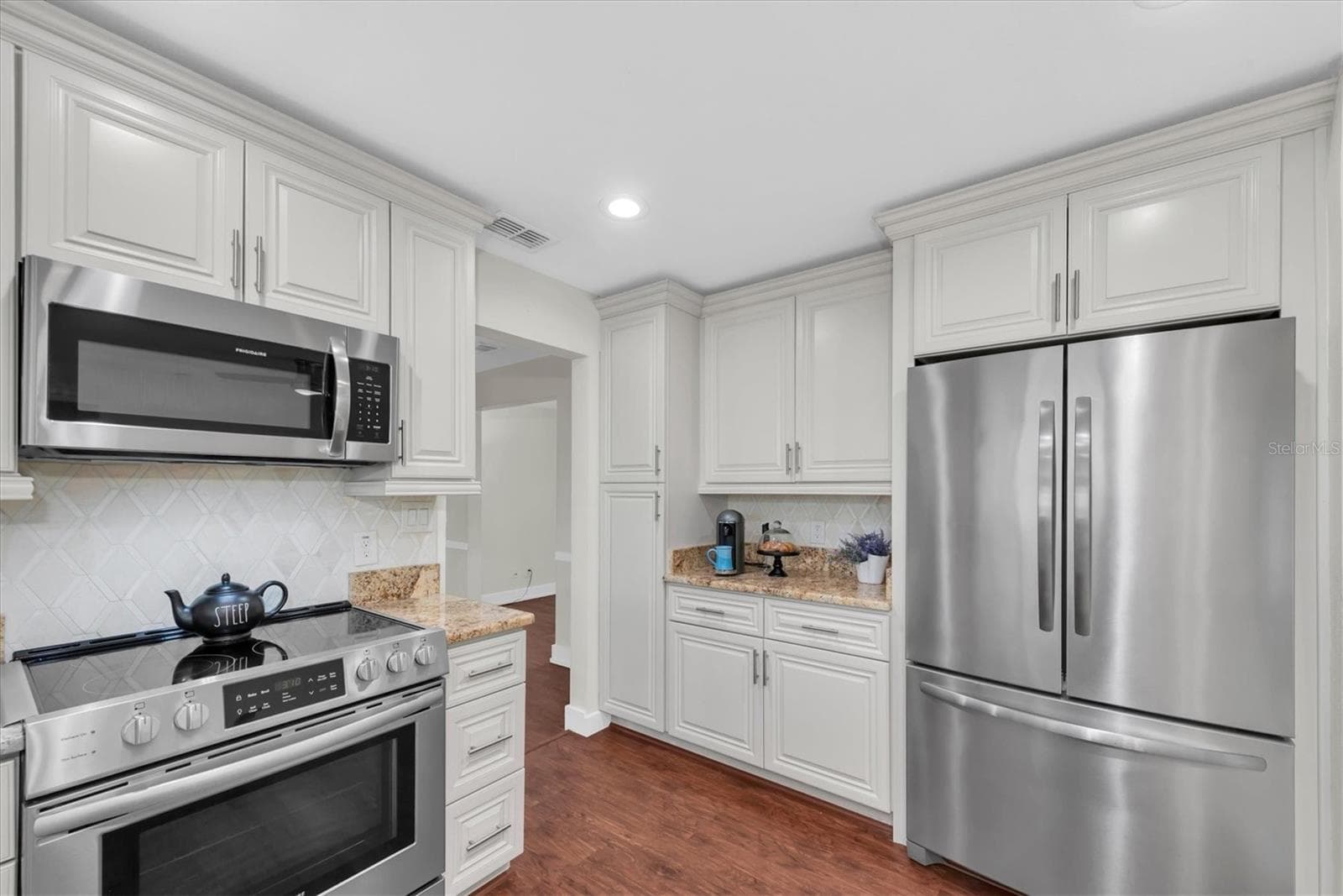 Updated kitchen with granite countertops and stainless steel appliances - 6212 20TH ST S, ST PETERSBURG