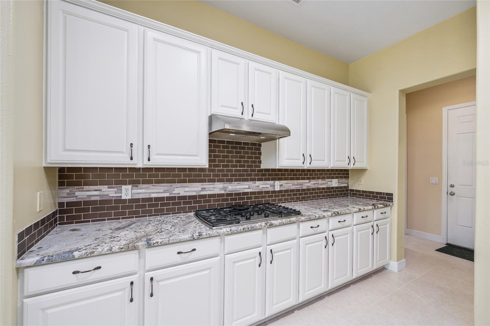 gas cooktop - 13500 SE 97TH TERRACE RD, SUMMERFIELD