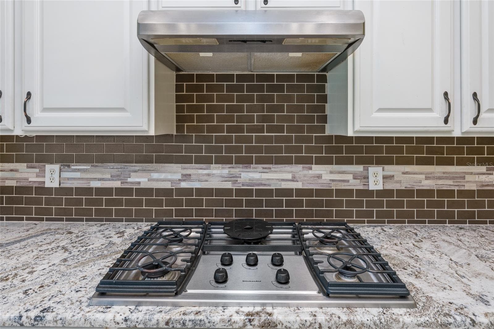 gas cooktop - 13500 SE 97TH TERRACE RD, SUMMERFIELD