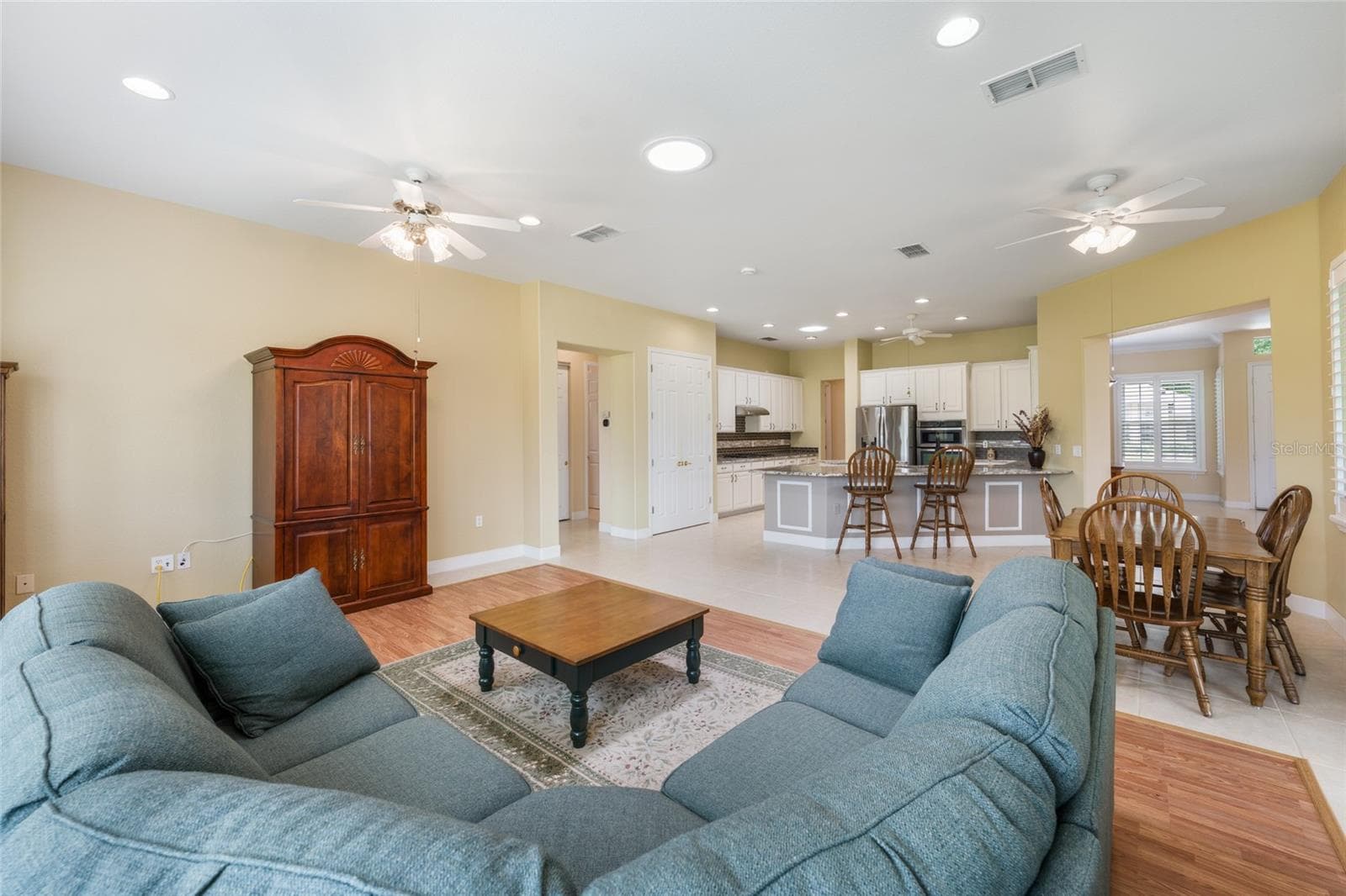 family room staged - 13500 SE 97TH TERRACE RD, SUMMERFIELD