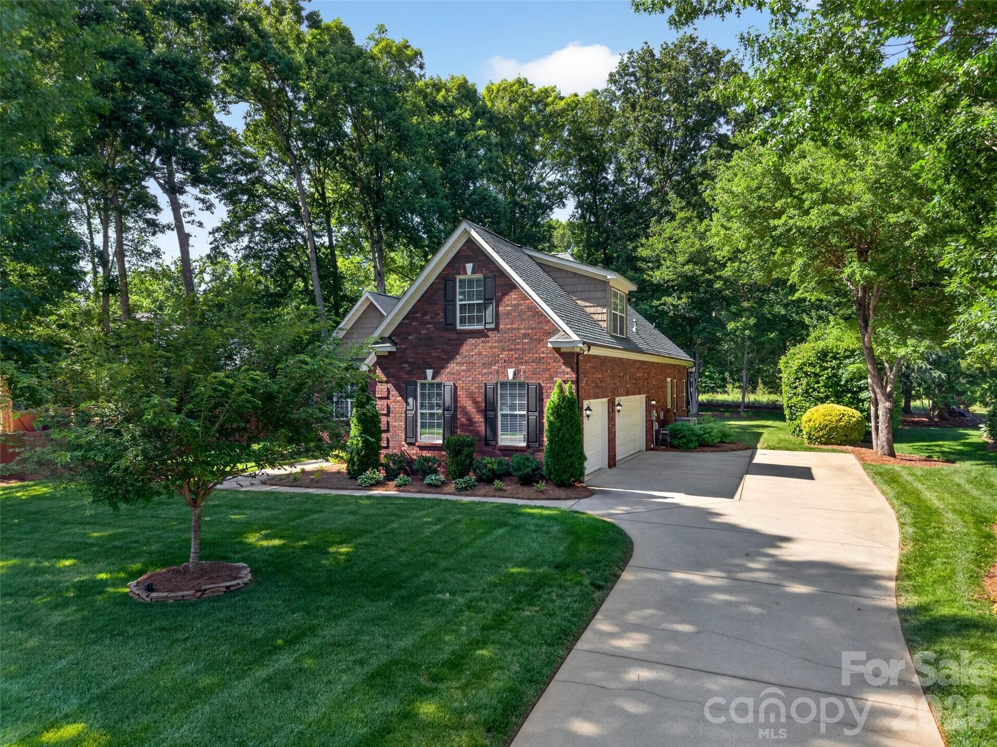 Long Driveway able to accommodate multiple vehicles - Monroe