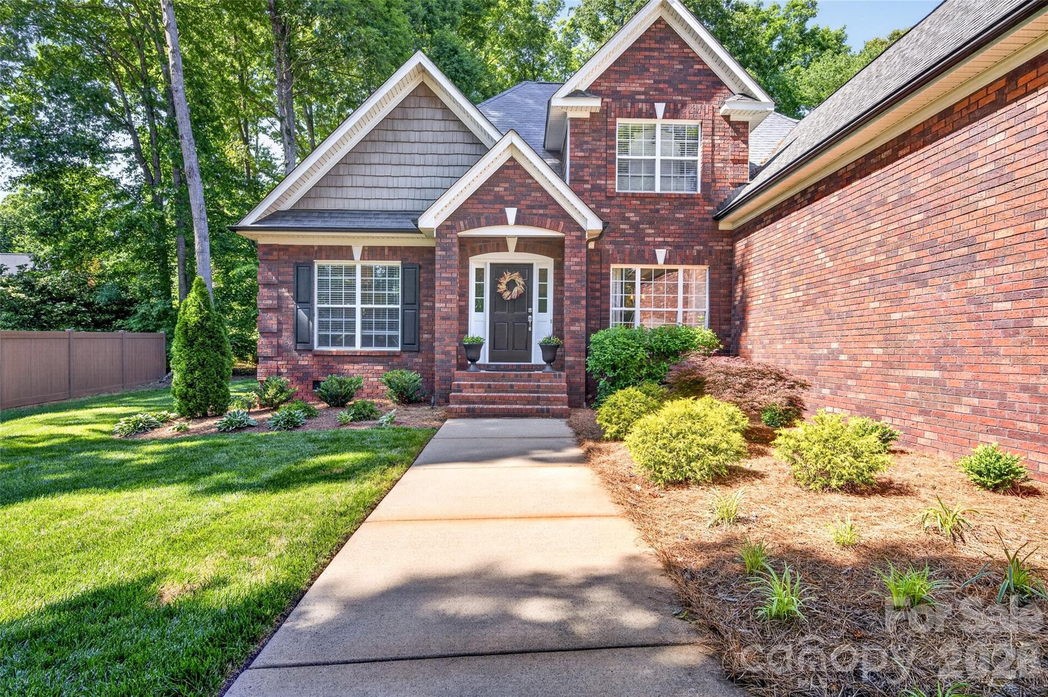 Gorgeous Entrance! - Monroe