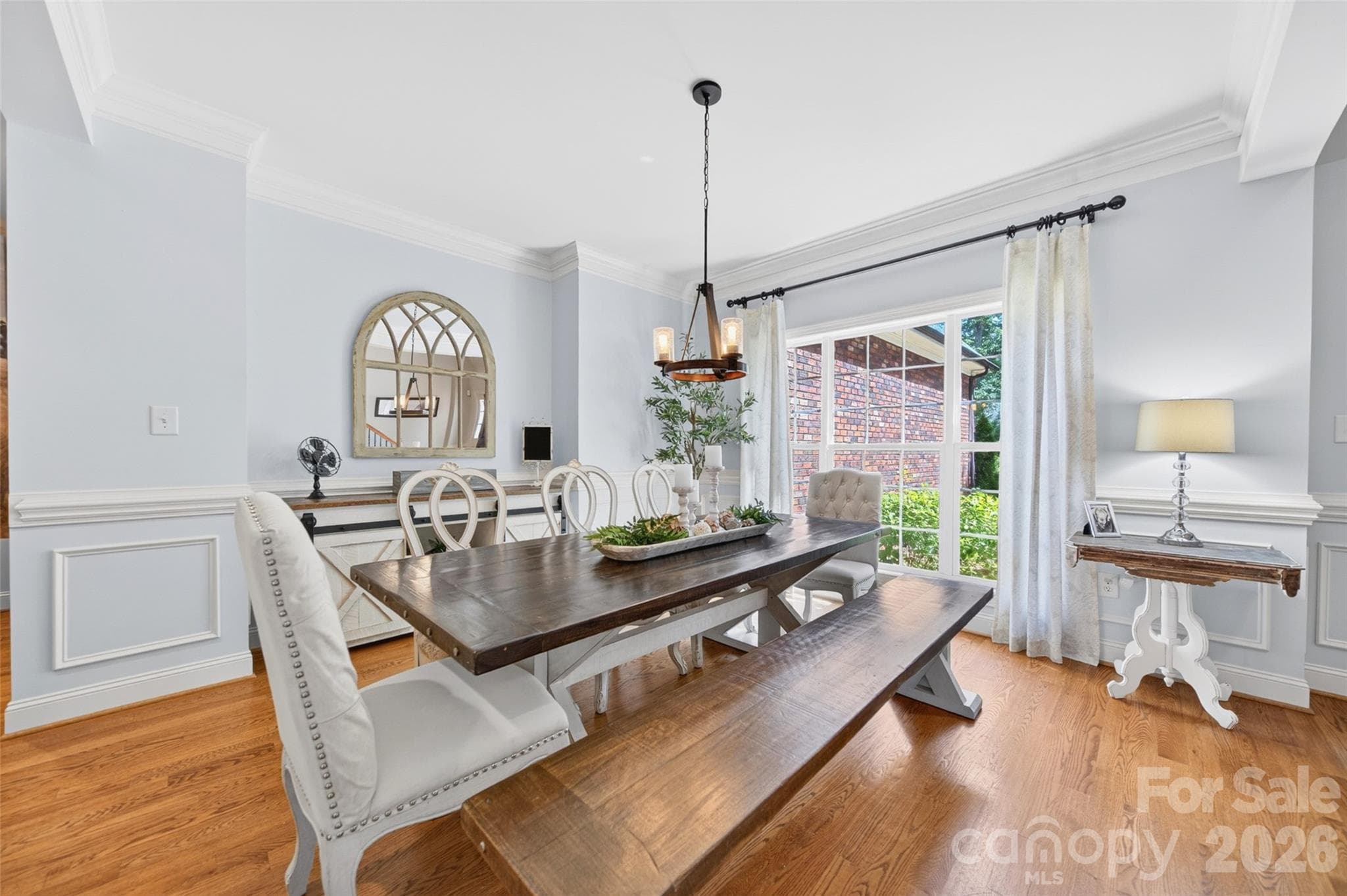 Tons of Natural Light! - Monroe