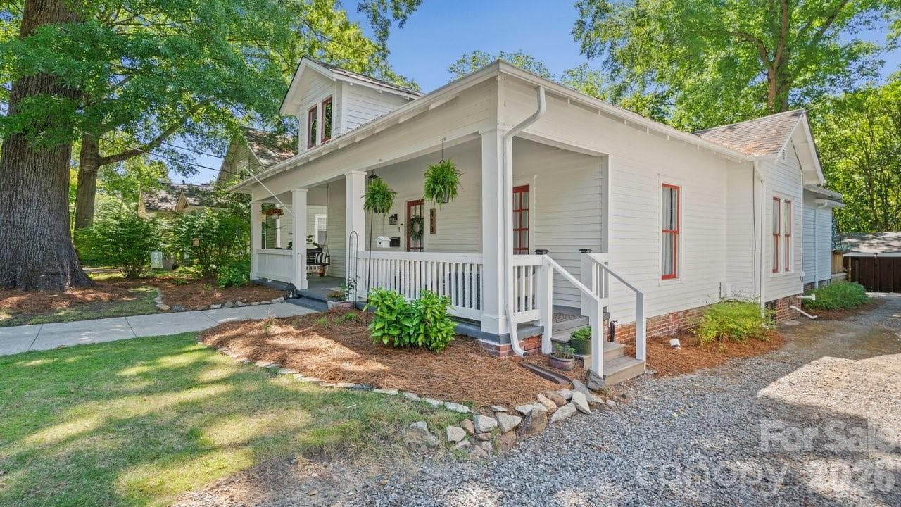 Single Family Residence at 413 W 5th Avenue, Gastonia, photo 3 of 37