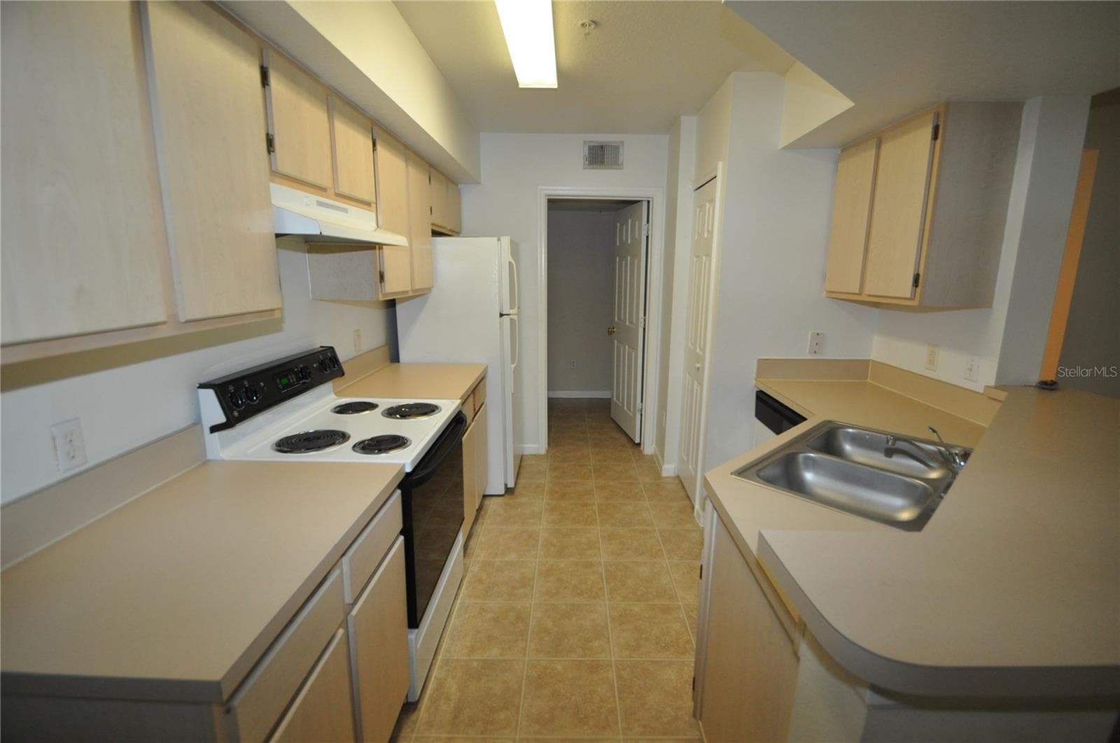 Condominium at 738 CREST PINES DR #734, ORLANDO, photo 2 of 9
