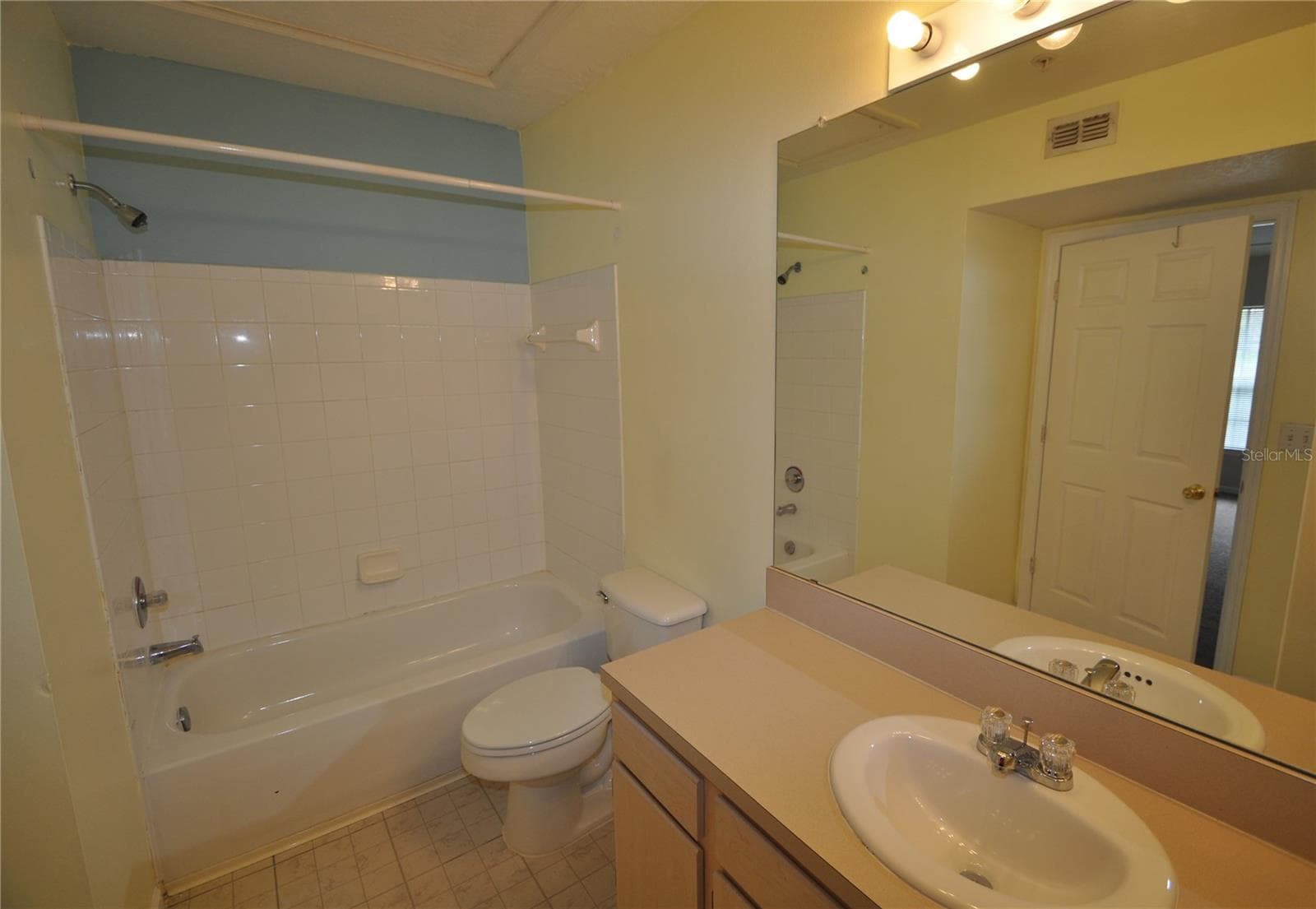 Condominium at 738 CREST PINES DR #734, ORLANDO, photo 5 of 9