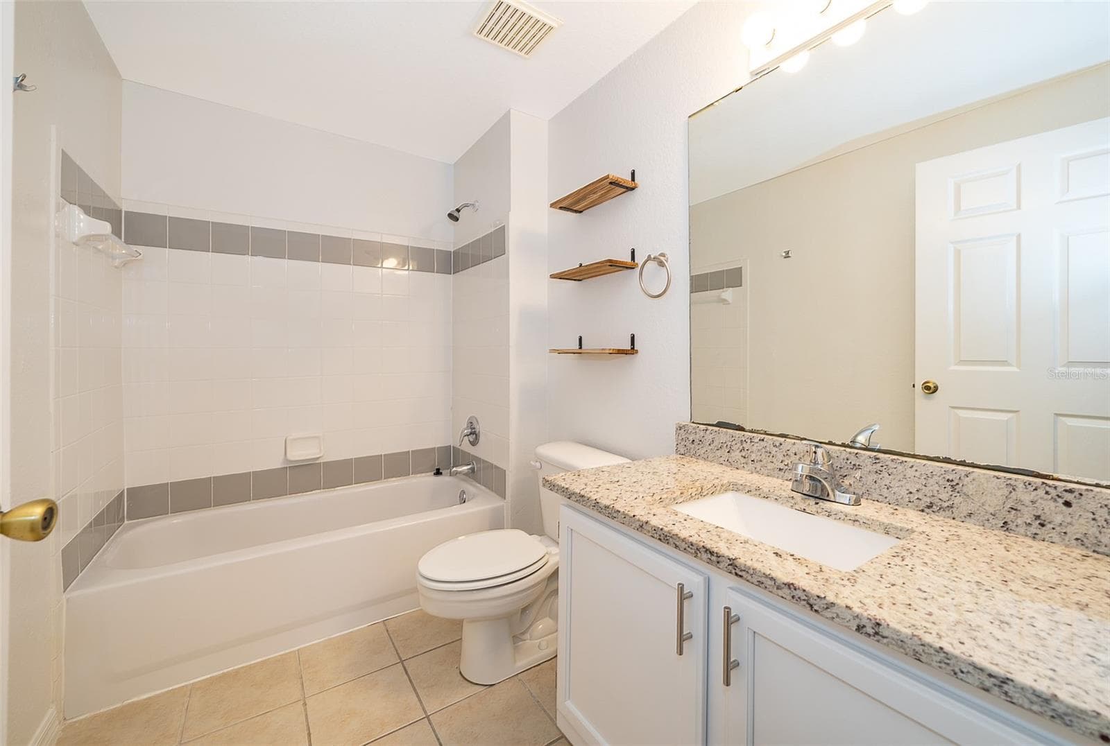 Condominium at 6663 QUEENS BOROUGH AVE #101, ORLANDO, photo 12 of 22