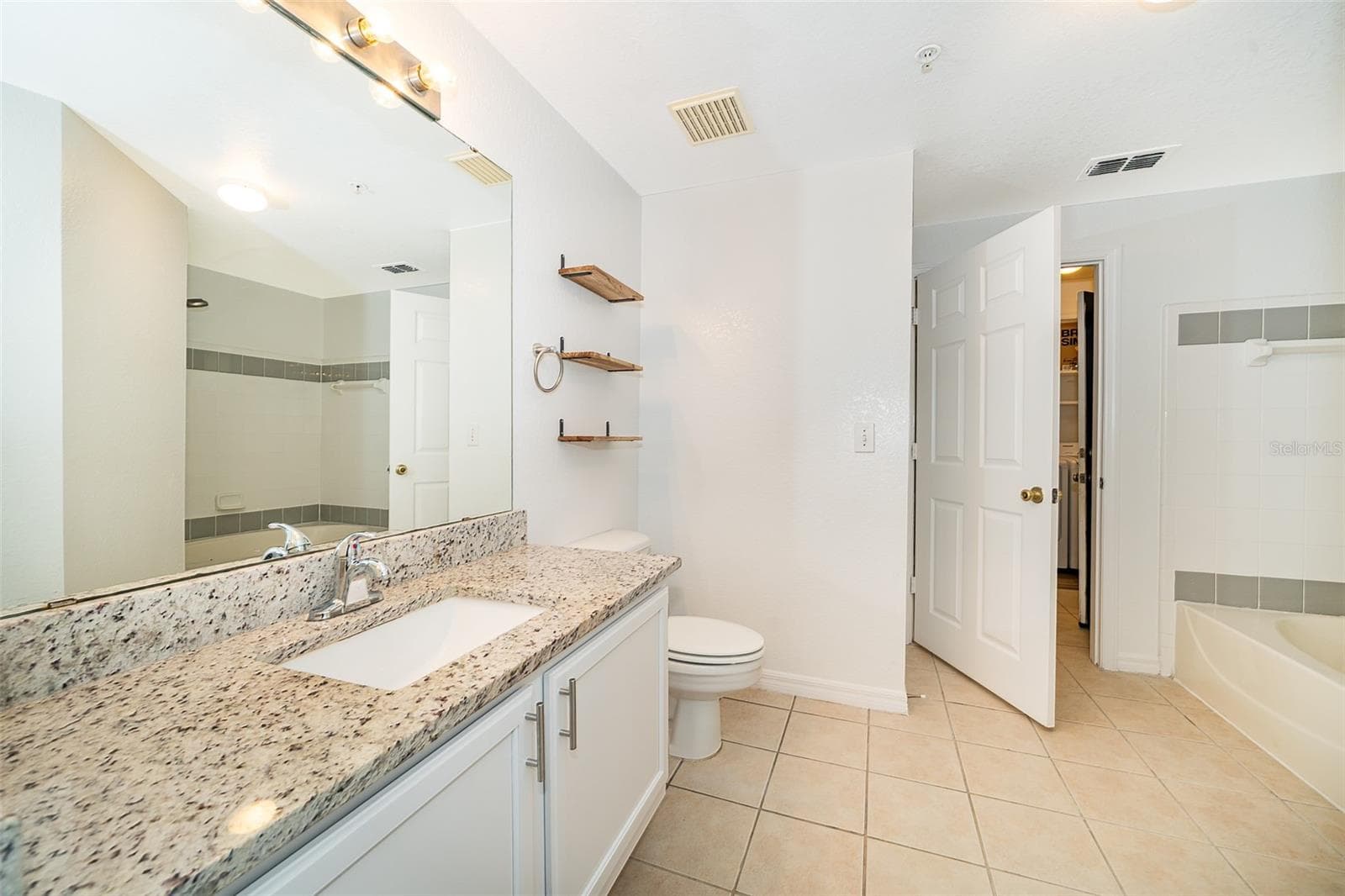 Condominium at 6663 QUEENS BOROUGH AVE #101, ORLANDO, photo 15 of 22