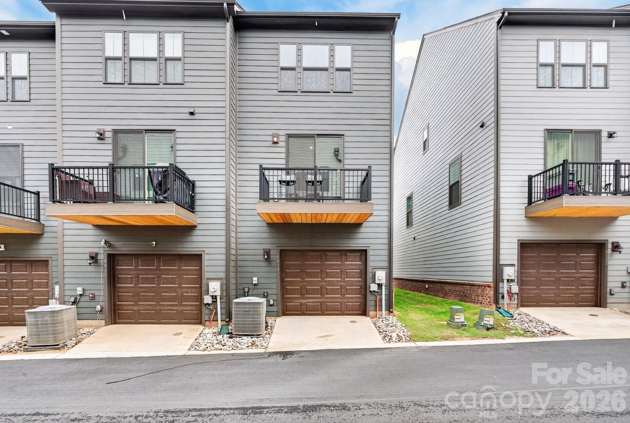 Single car attached garage - Charlotte
