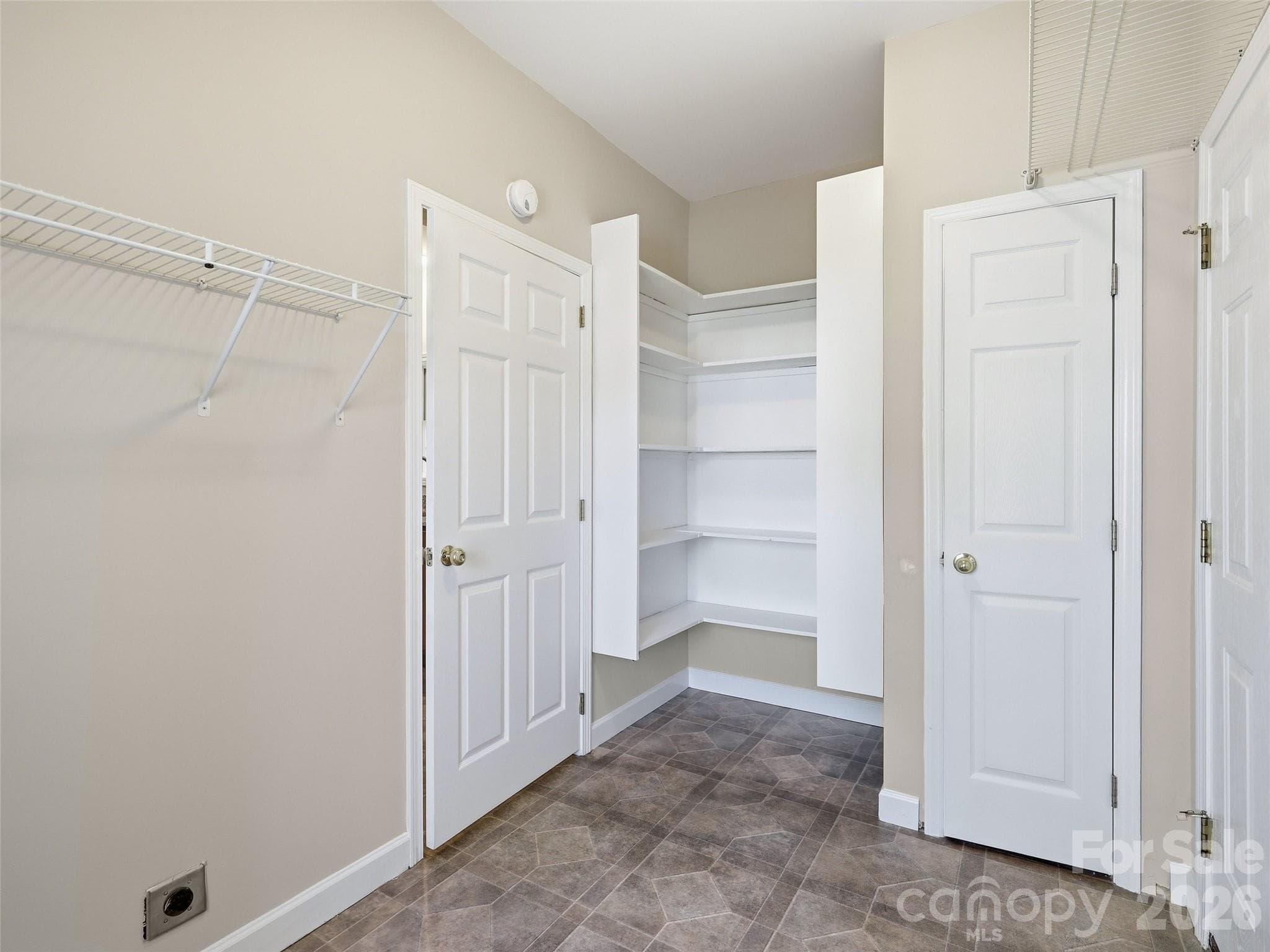 Single Family Residence at 209 Beechnut Drive, Hendersonville, photo 19 of 48