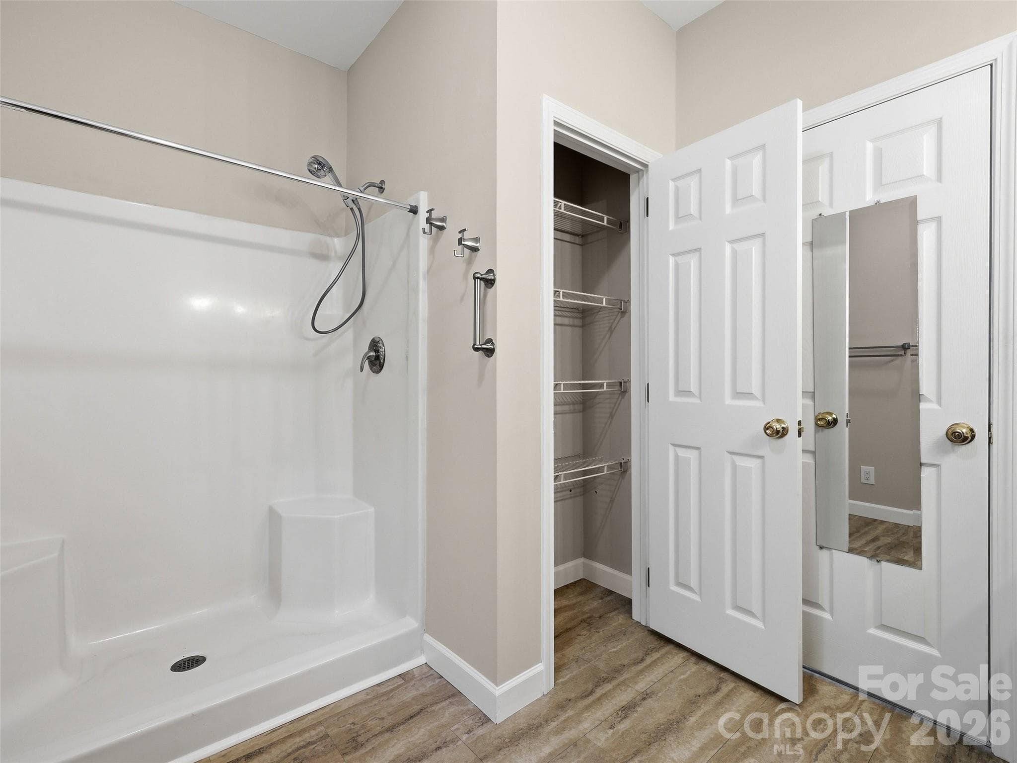 Single Family Residence at 209 Beechnut Drive, Hendersonville, photo 32 of 48