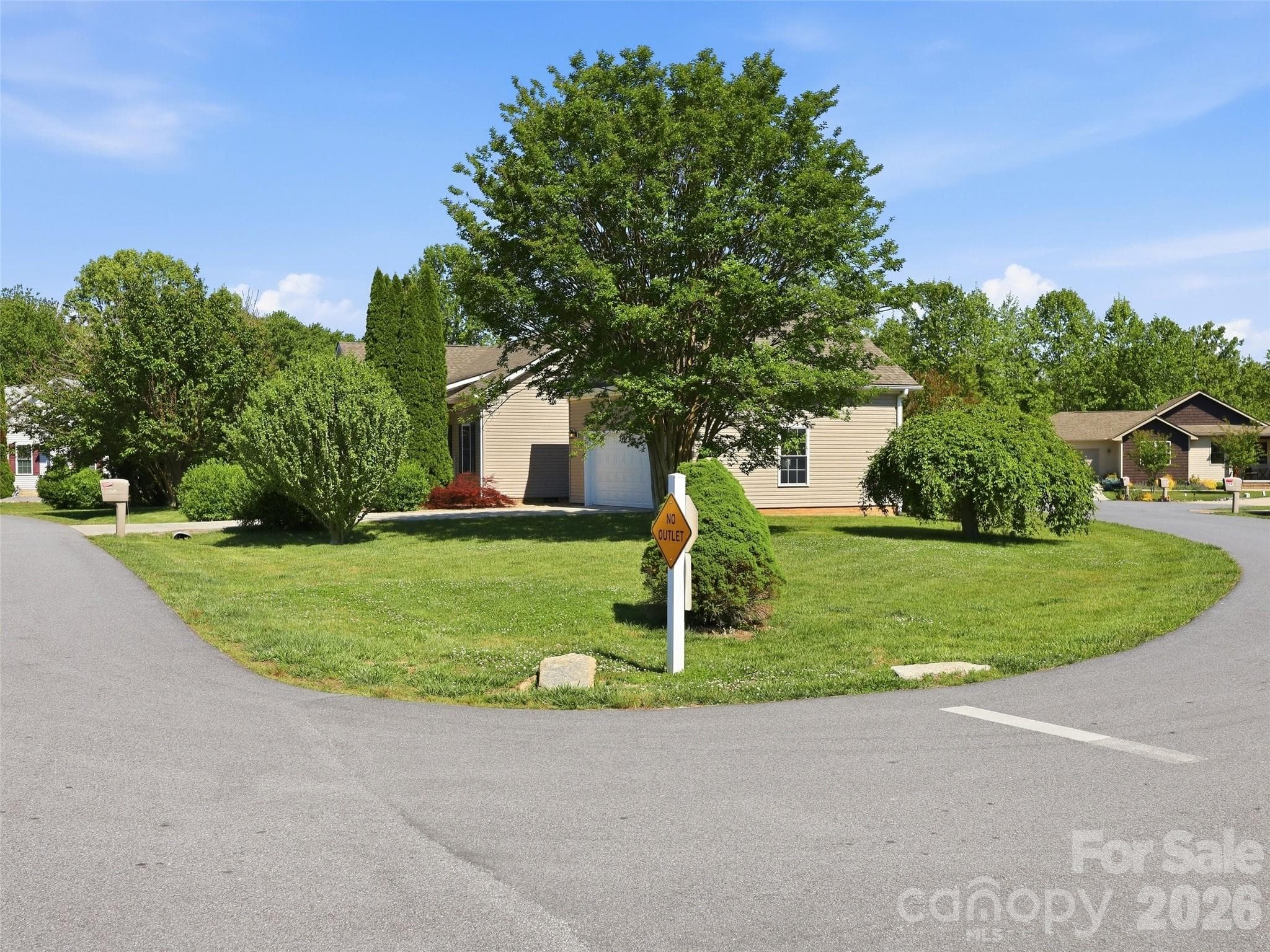 Single Family Residence at 209 Beechnut Drive, Hendersonville, photo 37 of 48