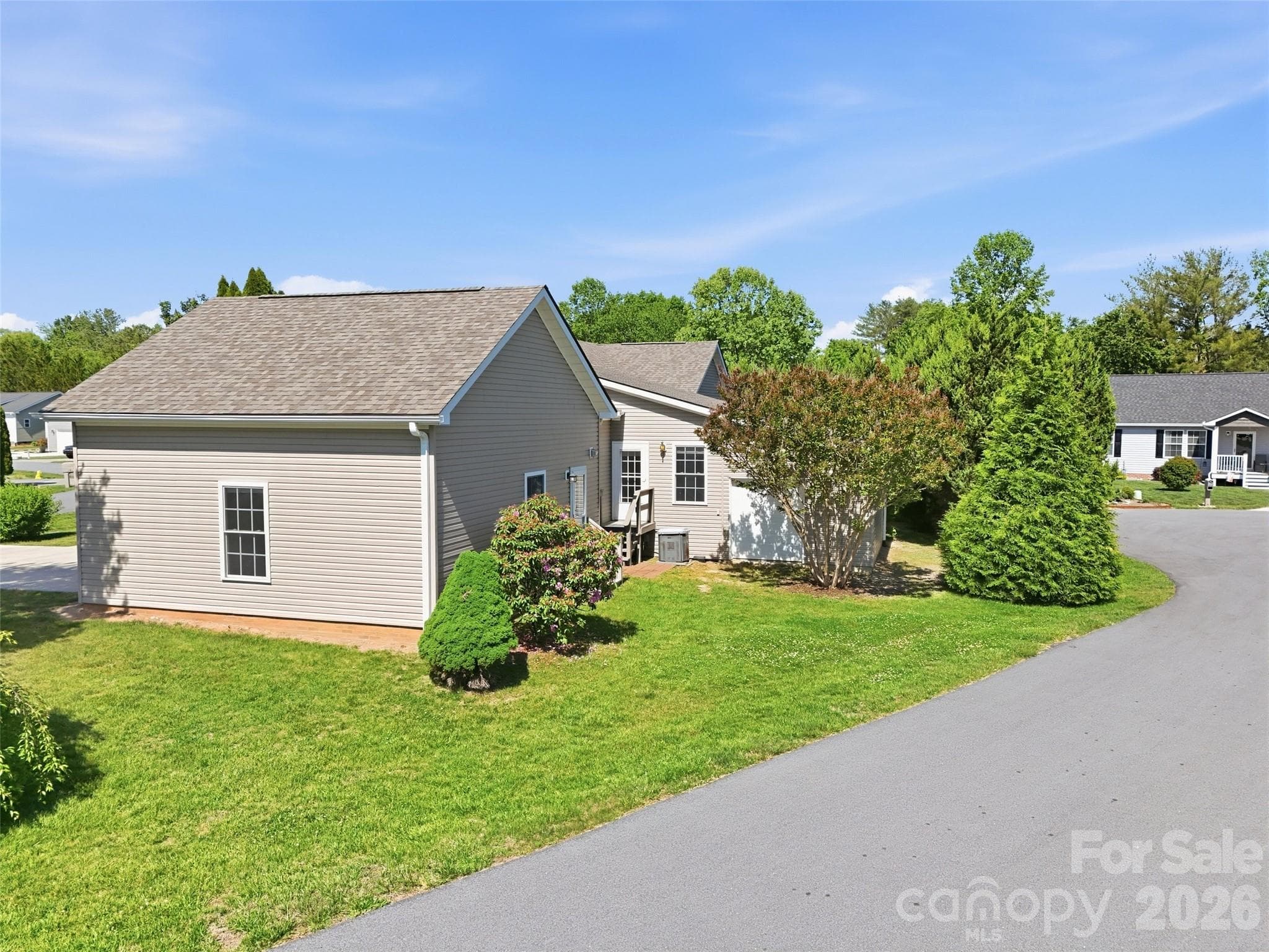 Single Family Residence at 209 Beechnut Drive, Hendersonville, photo 48 of 48