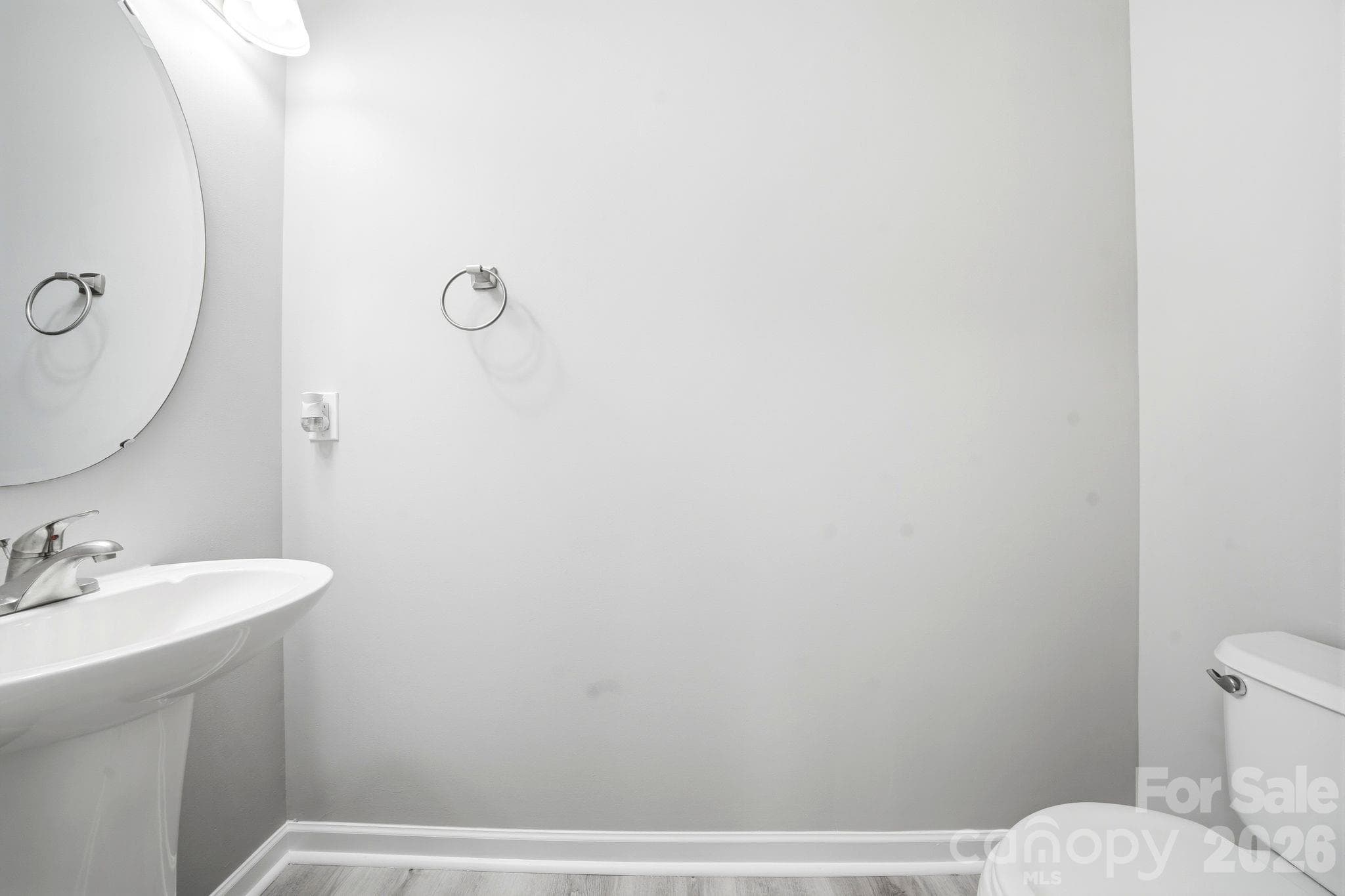 Main level powder room - 687 Rock Lake Glen, Fort Mill