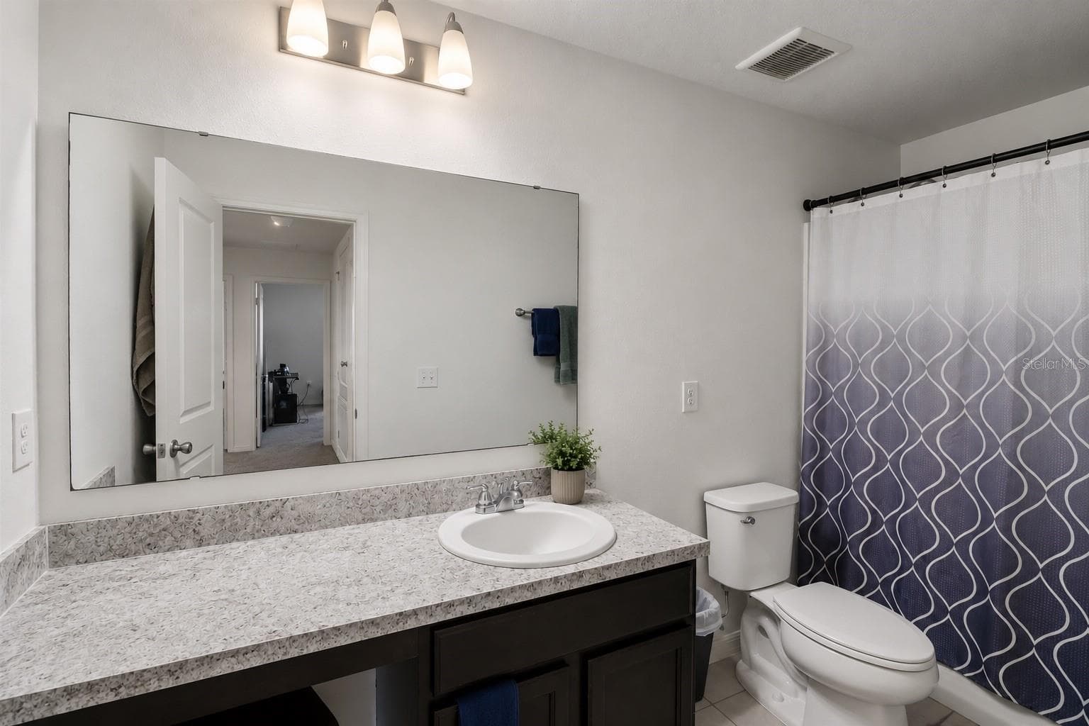Second full bath. - 2082 FICUS ST, MASCOTTE