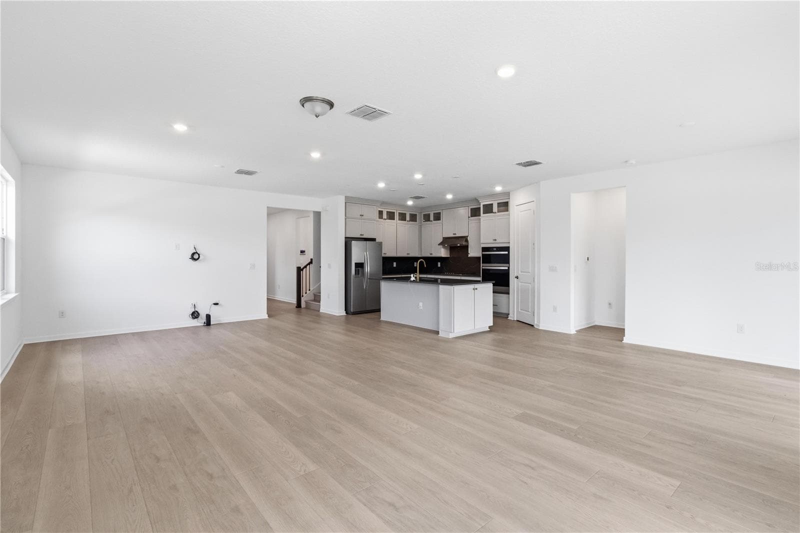 Wide open layout gives the home a light, relaxed, and welcoming feel. - 13824 SUNLIGHT MEADOW DR, RIVERVIEW