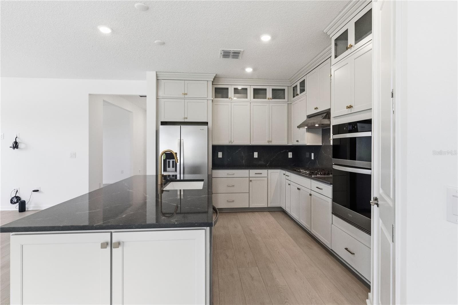 Beautiful kitchen with a large island, upgraded finishes, and plenty of workspace. - 13824 SUNLIGHT MEADOW DR, RIVERVIEW