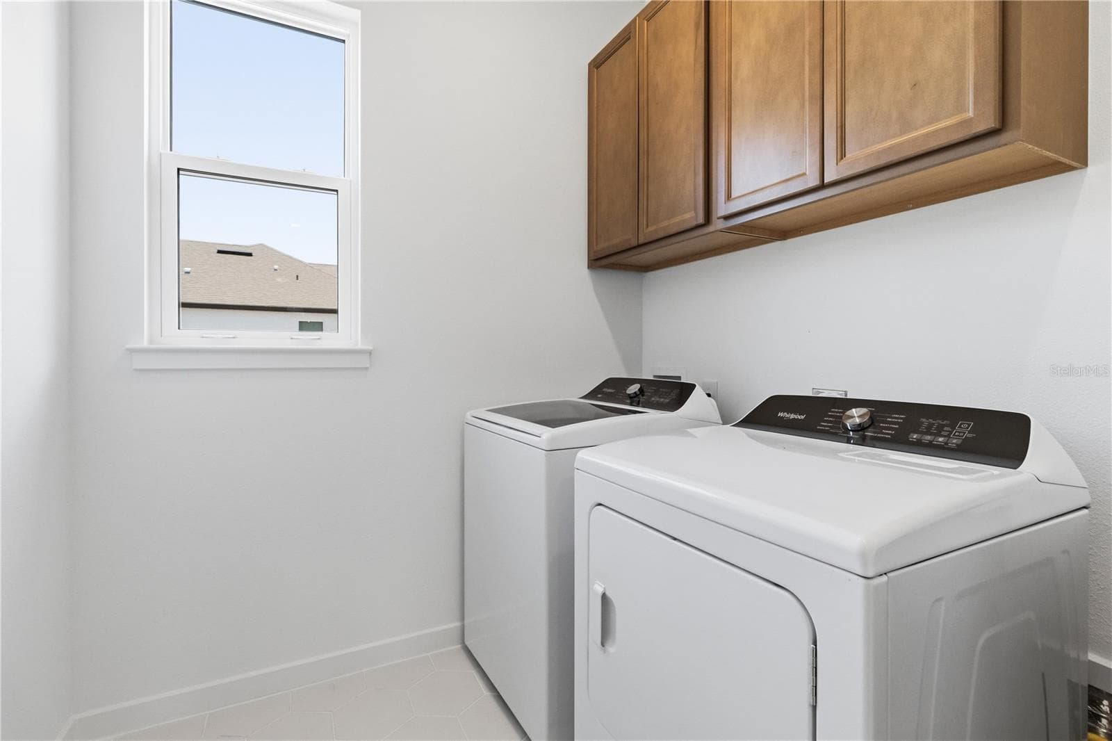 Convenient laundry room with built in cabinetry and everyday function. - 13824 SUNLIGHT MEADOW DR, RIVERVIEW