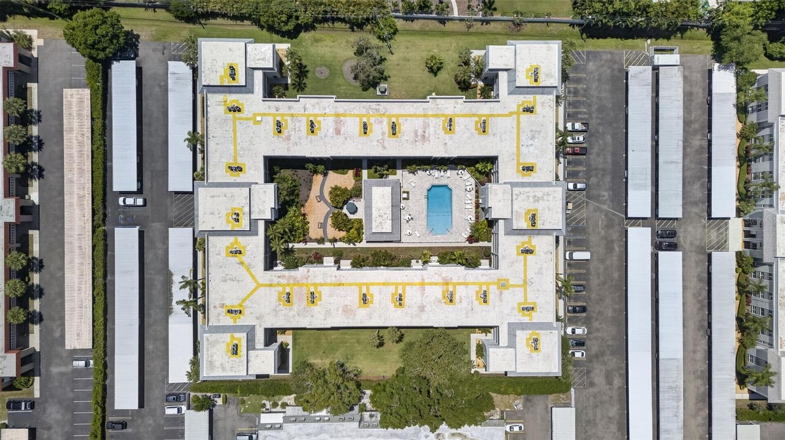 Condominium at 1706 BELLEAIR FOREST DR #220, BELLEAIR, photo 22 of 25