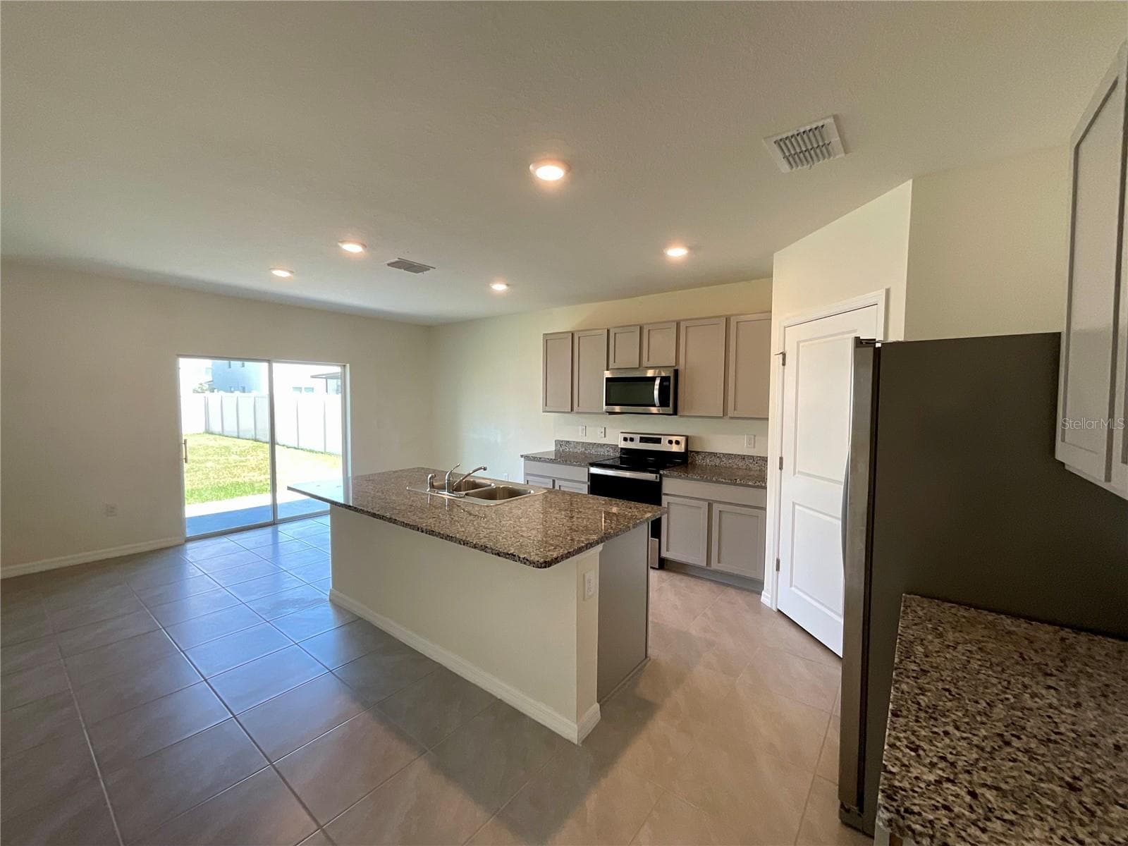 Single Family Residence at 33409 FIELD MAPLE LOOP, WESLEY CHAPEL, photo 2 of 27