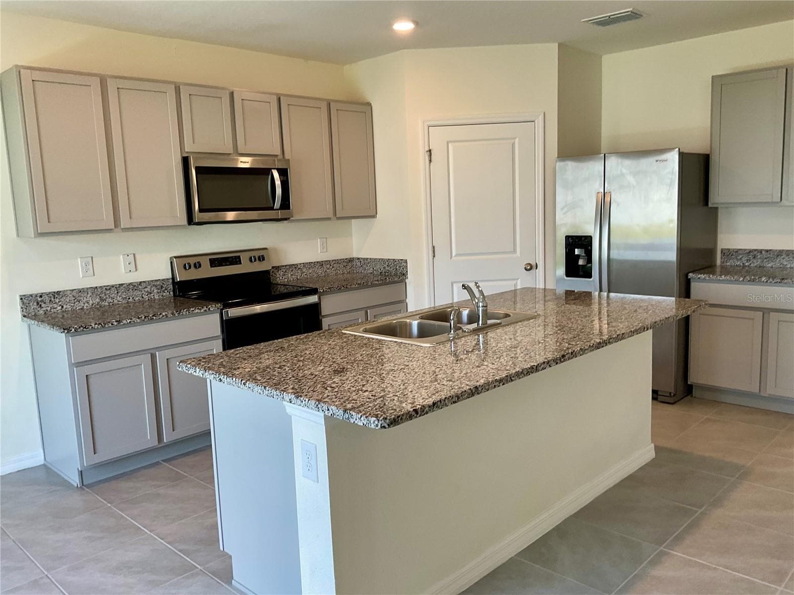 Single Family Residence at 33409 FIELD MAPLE LOOP, WESLEY CHAPEL, photo 3 of 27