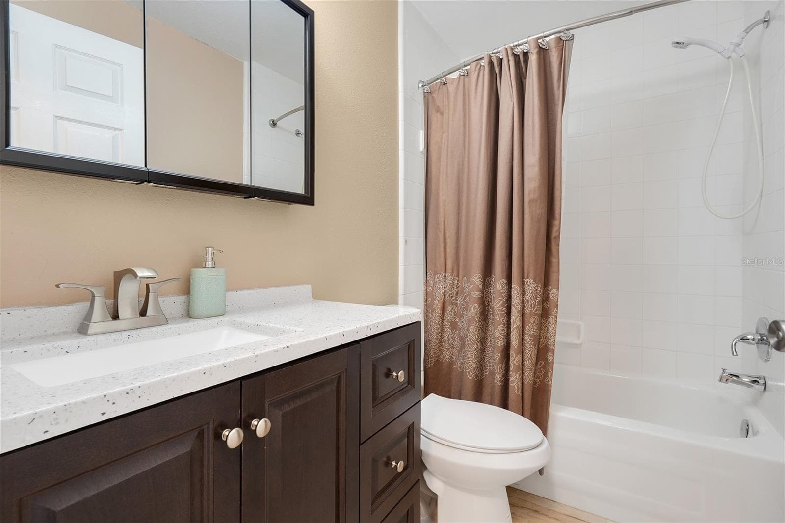 Bathroom 2 with Tub/Shower Combo - 10752 CRESCENDO LOOP, CLERMONT