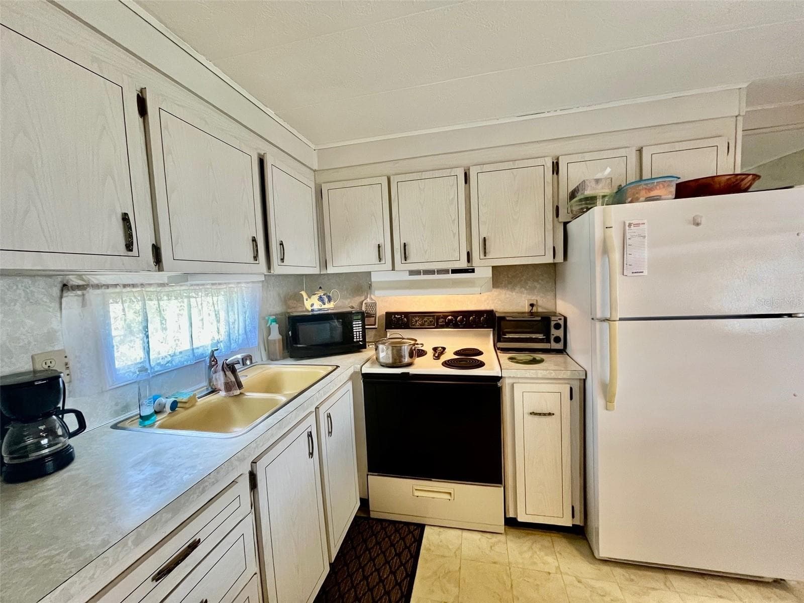 Mobile Home at 130 MELODY LN, TARPON SPRINGS, photo 8 of 47