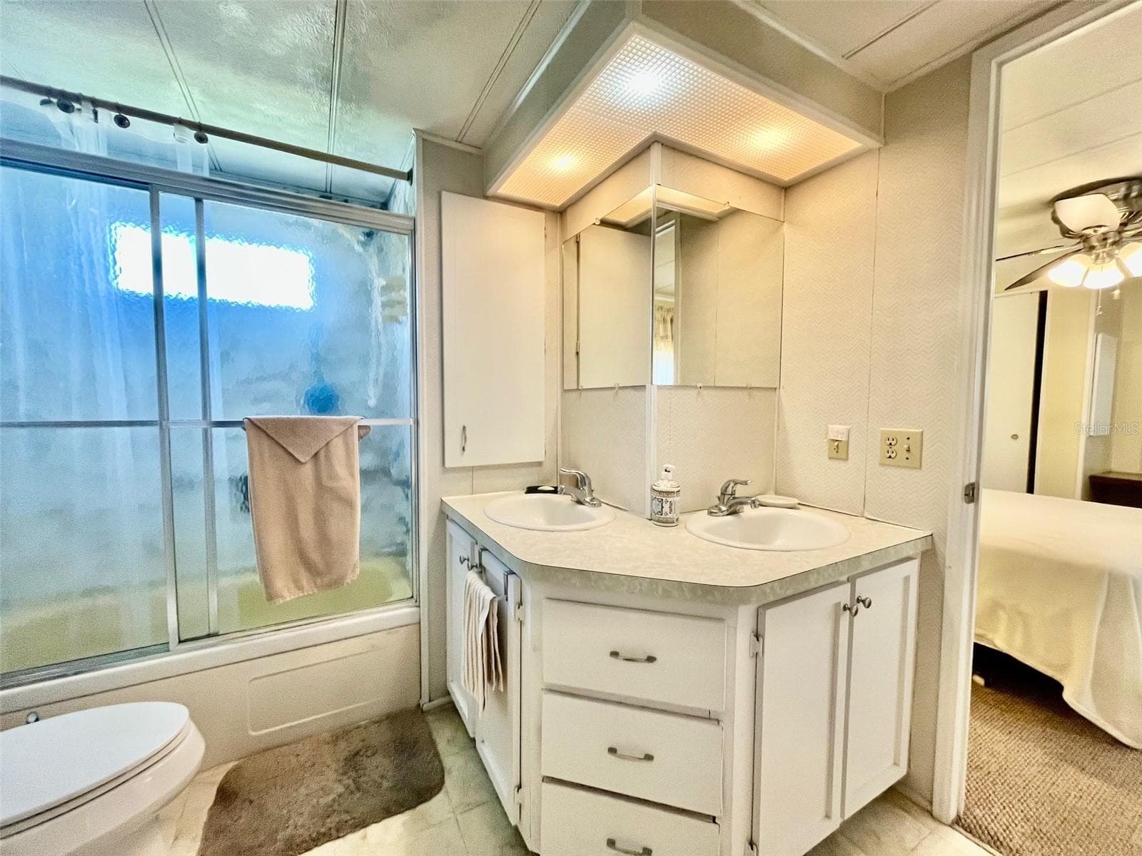 Mobile Home at 130 MELODY LN, TARPON SPRINGS, photo 12 of 47