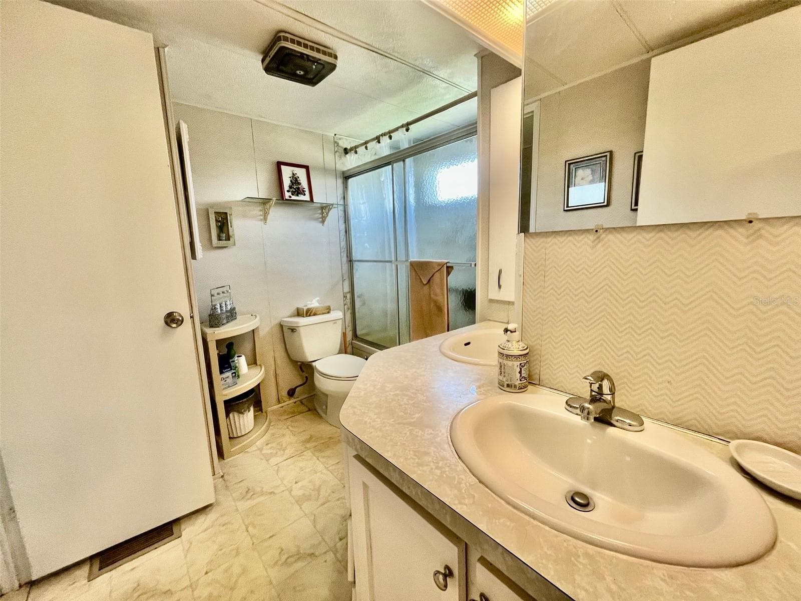 Mobile Home at 130 MELODY LN, TARPON SPRINGS, photo 13 of 47