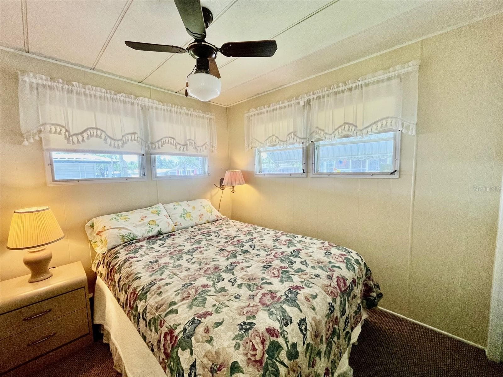 Mobile Home at 130 MELODY LN, TARPON SPRINGS, photo 15 of 47