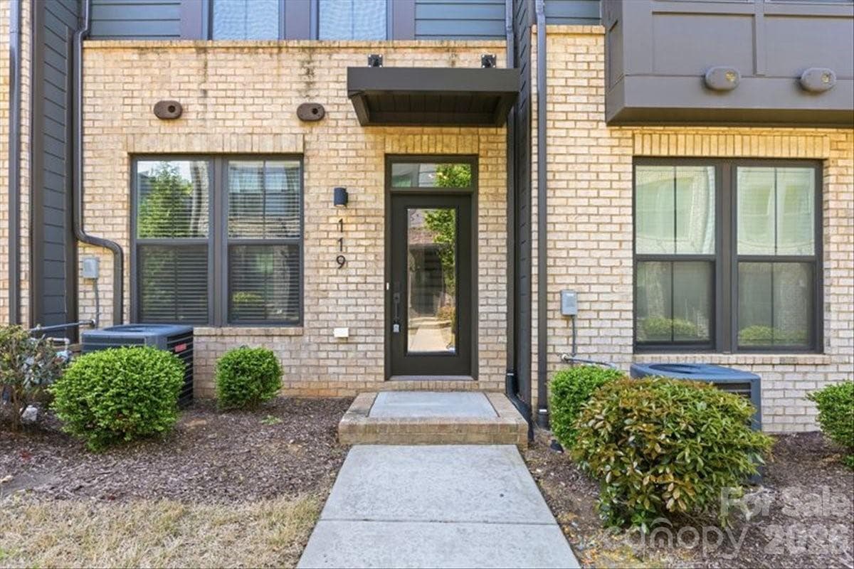 Townhouse at Charlotte, photo 2 of 25