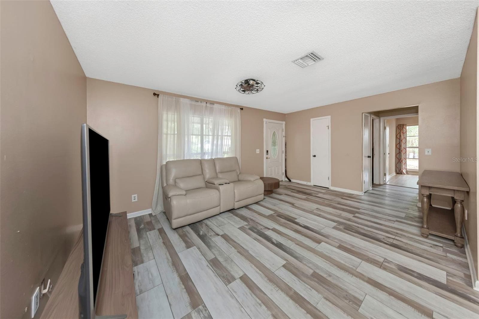 Living Room - Reverse View - 17704 RIVENDEL RD, LUTZ