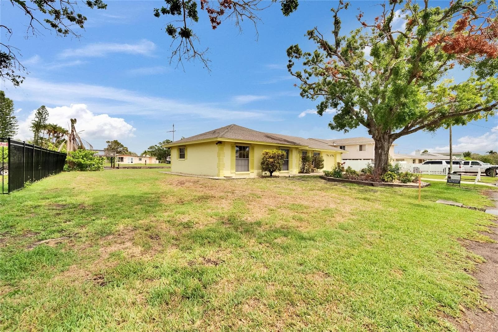 Single Family Residence at 814 SEABREEZE DR, RUSKIN, photo 7 of 38