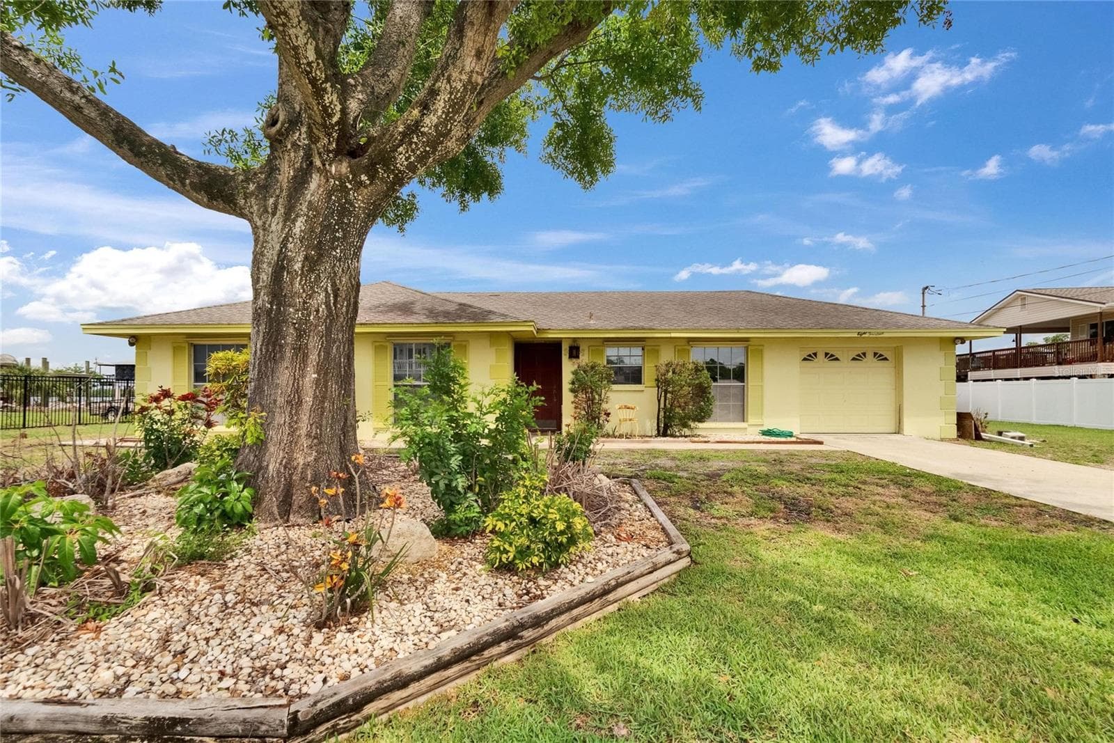 Single Family Residence at 814 SEABREEZE DR, RUSKIN, photo 9 of 38