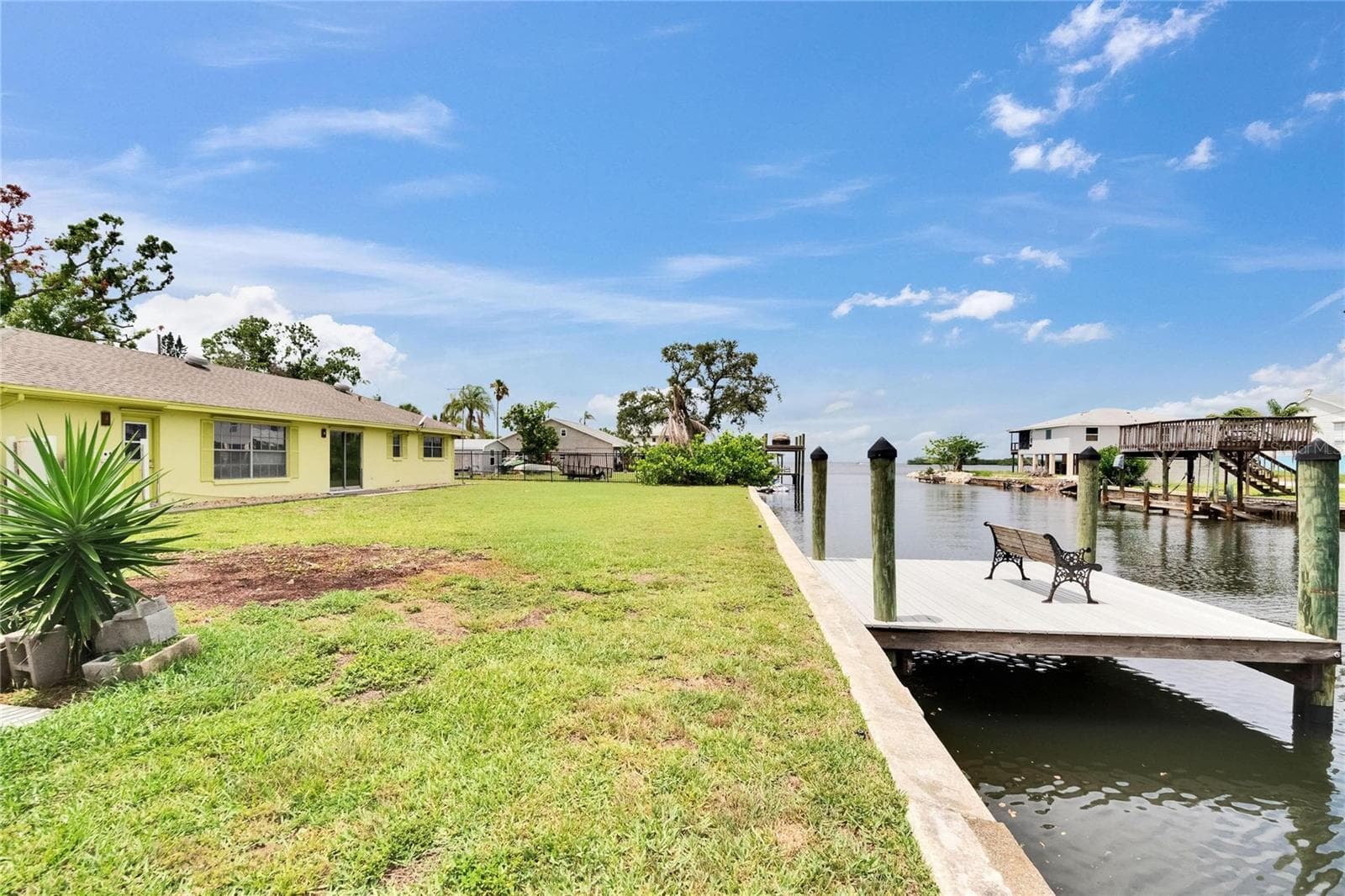 Single Family Residence at 814 SEABREEZE DR, RUSKIN, photo 13 of 38