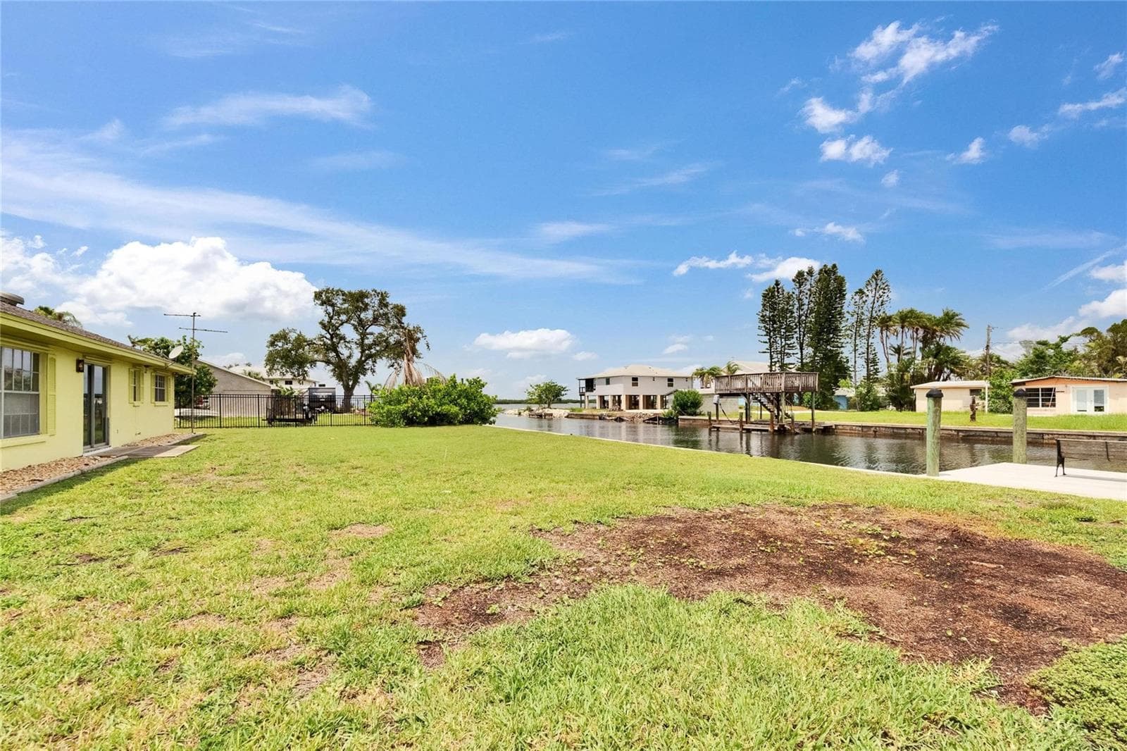 Single Family Residence at 814 SEABREEZE DR, RUSKIN, photo 14 of 38