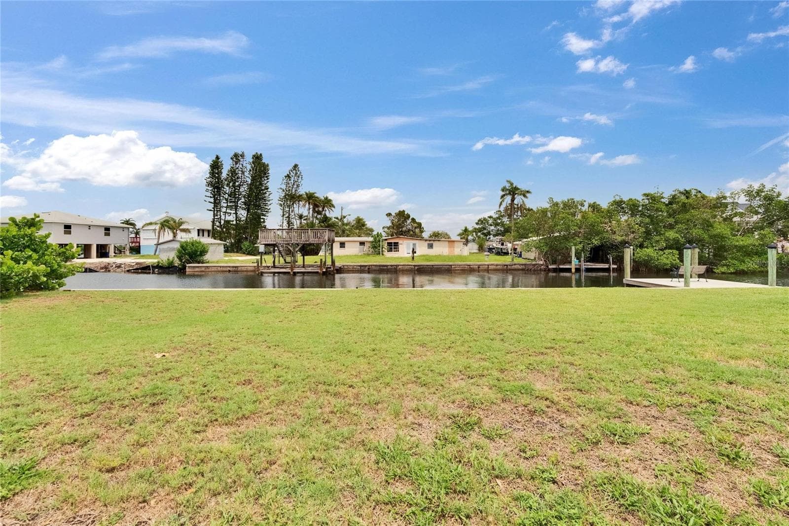 Single Family Residence at 814 SEABREEZE DR, RUSKIN, photo 16 of 38