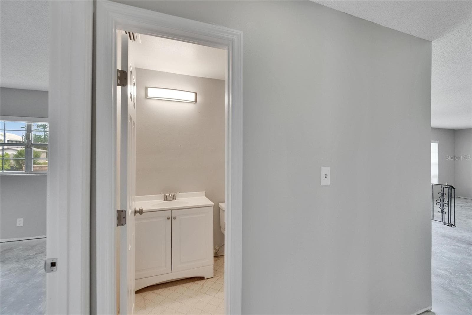Single Family Residence at 814 SEABREEZE DR, RUSKIN, photo 26 of 38