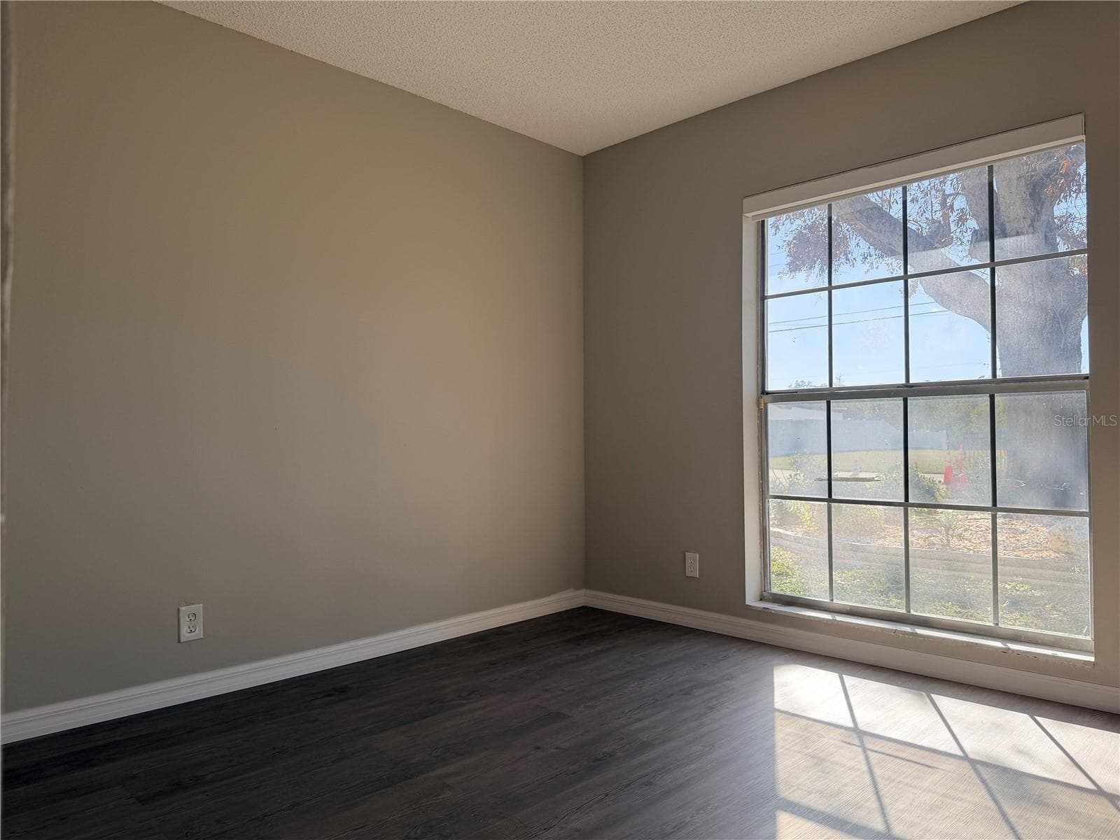 Single Family Residence at 814 SEABREEZE DR, RUSKIN, photo 27 of 38